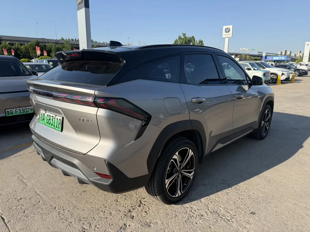 Geely Galaxy L7