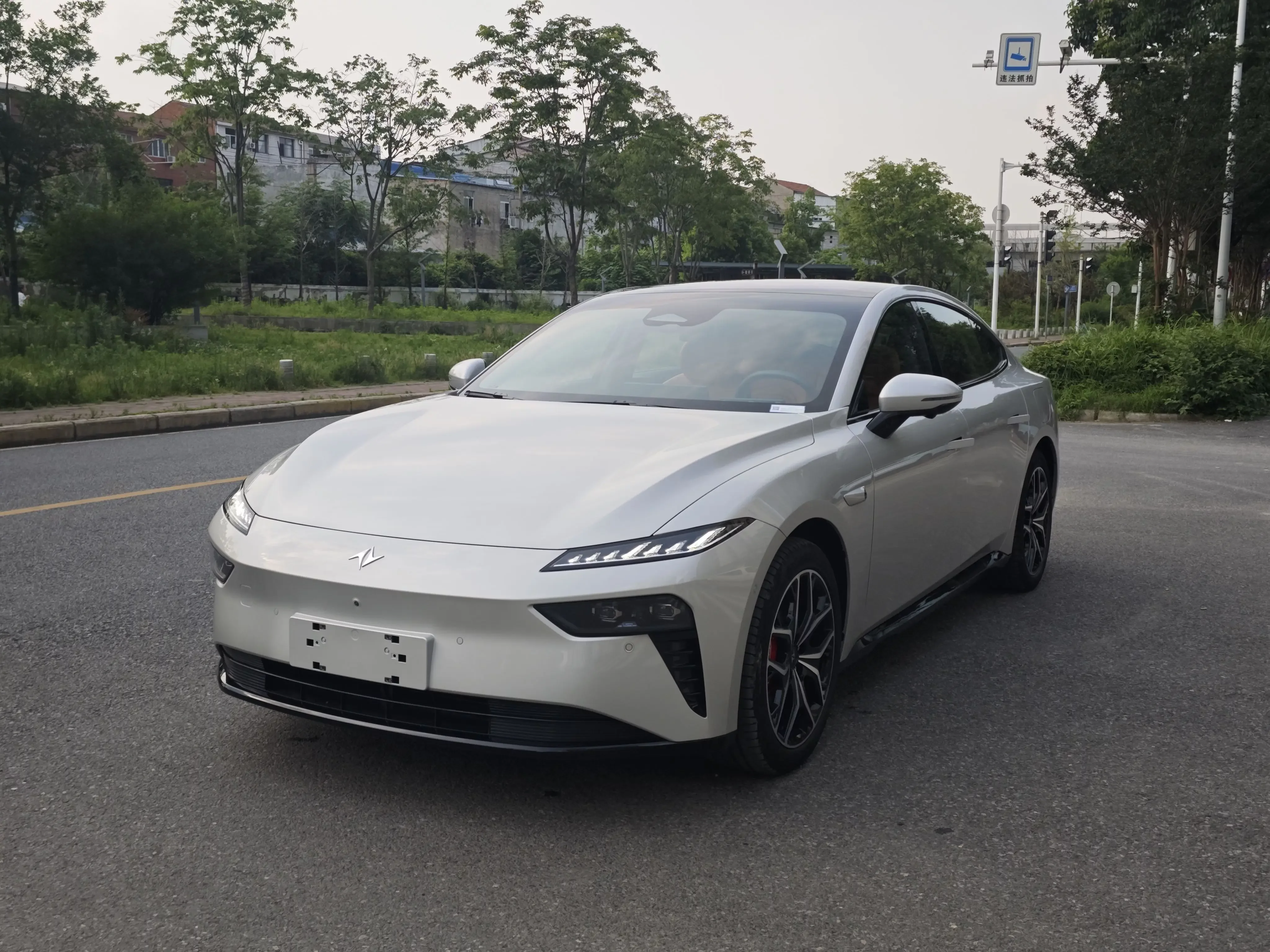 Dongfeng Yipai 007  из Китая
