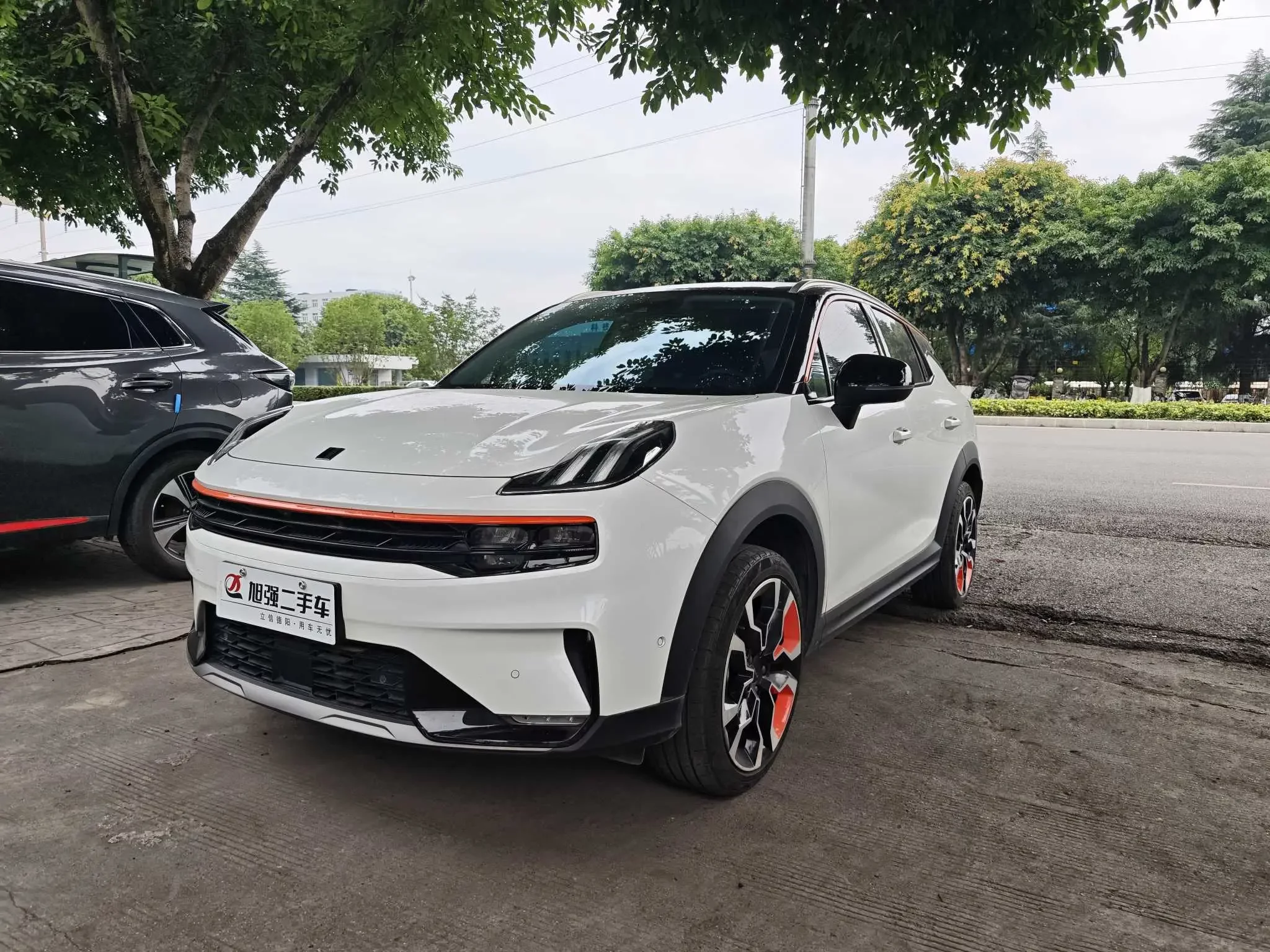 Lynk & Co 06