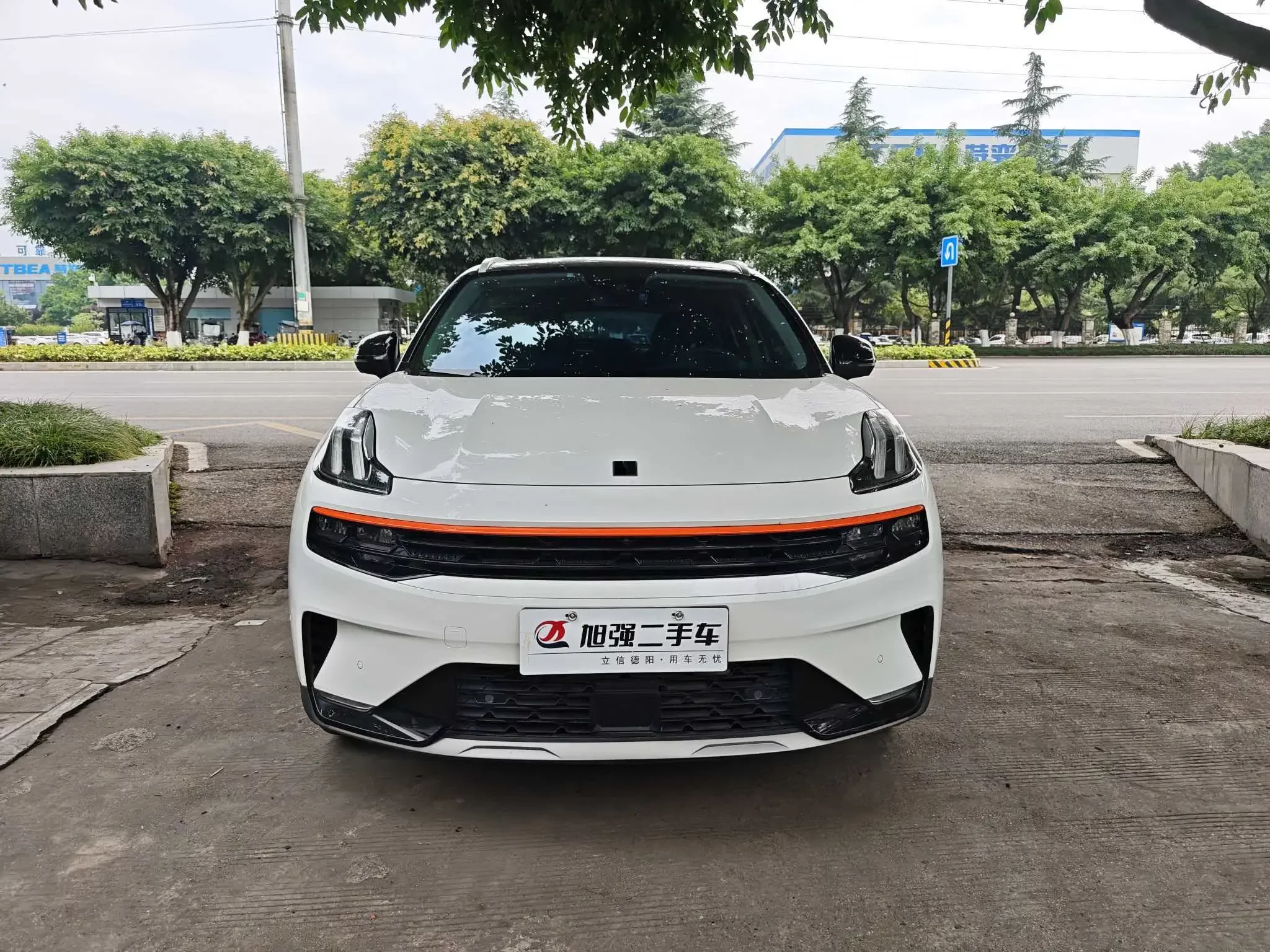 Lynk & Co 06