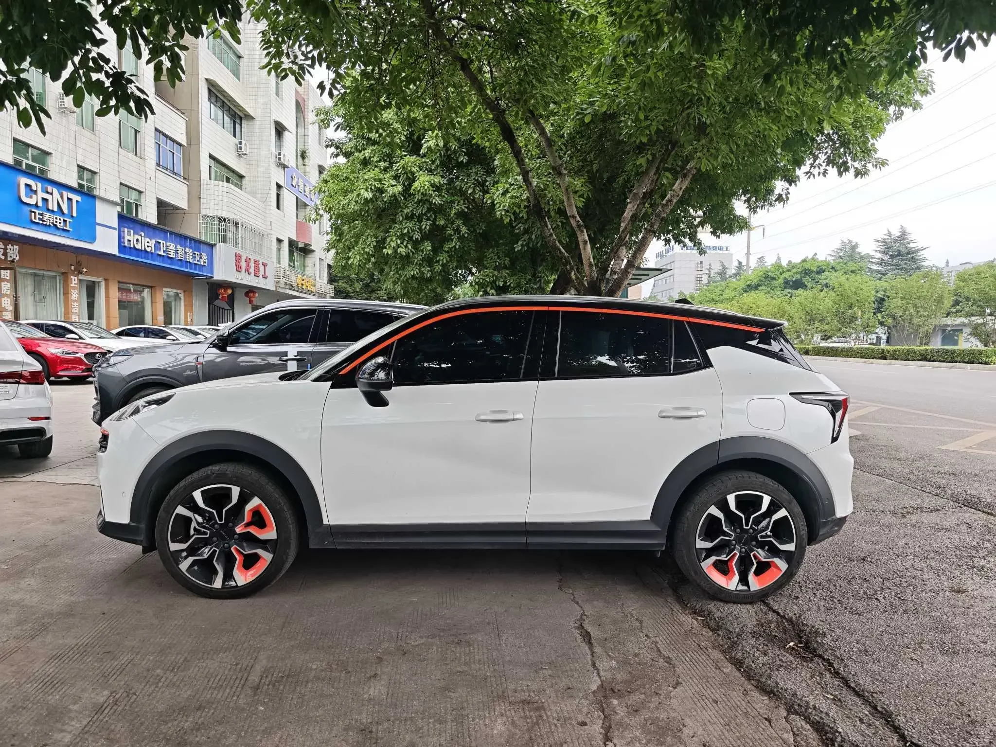 Lynk & Co 06