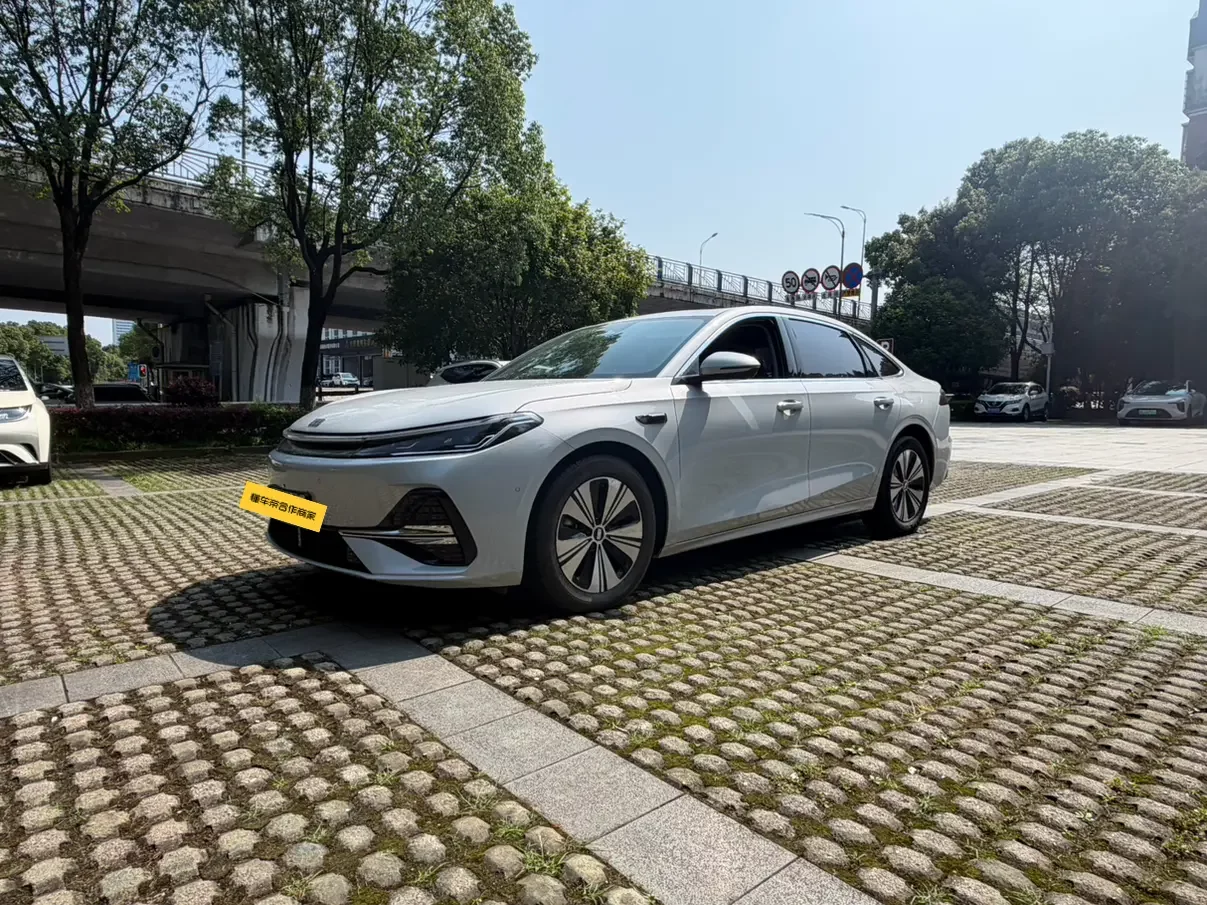 Geely Galaxy A7 EM