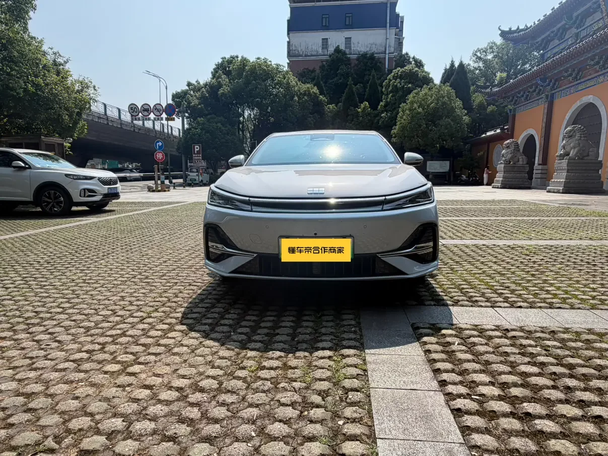 Geely Galaxy A7 EM
