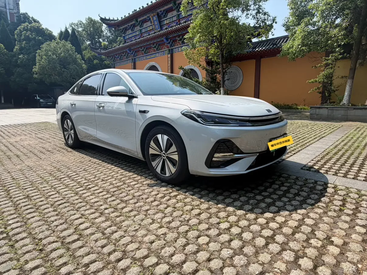 Geely Galaxy A7 EM