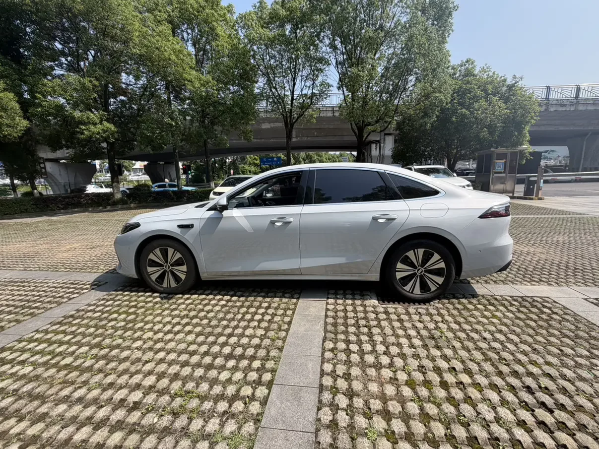 Geely Galaxy A7 EM