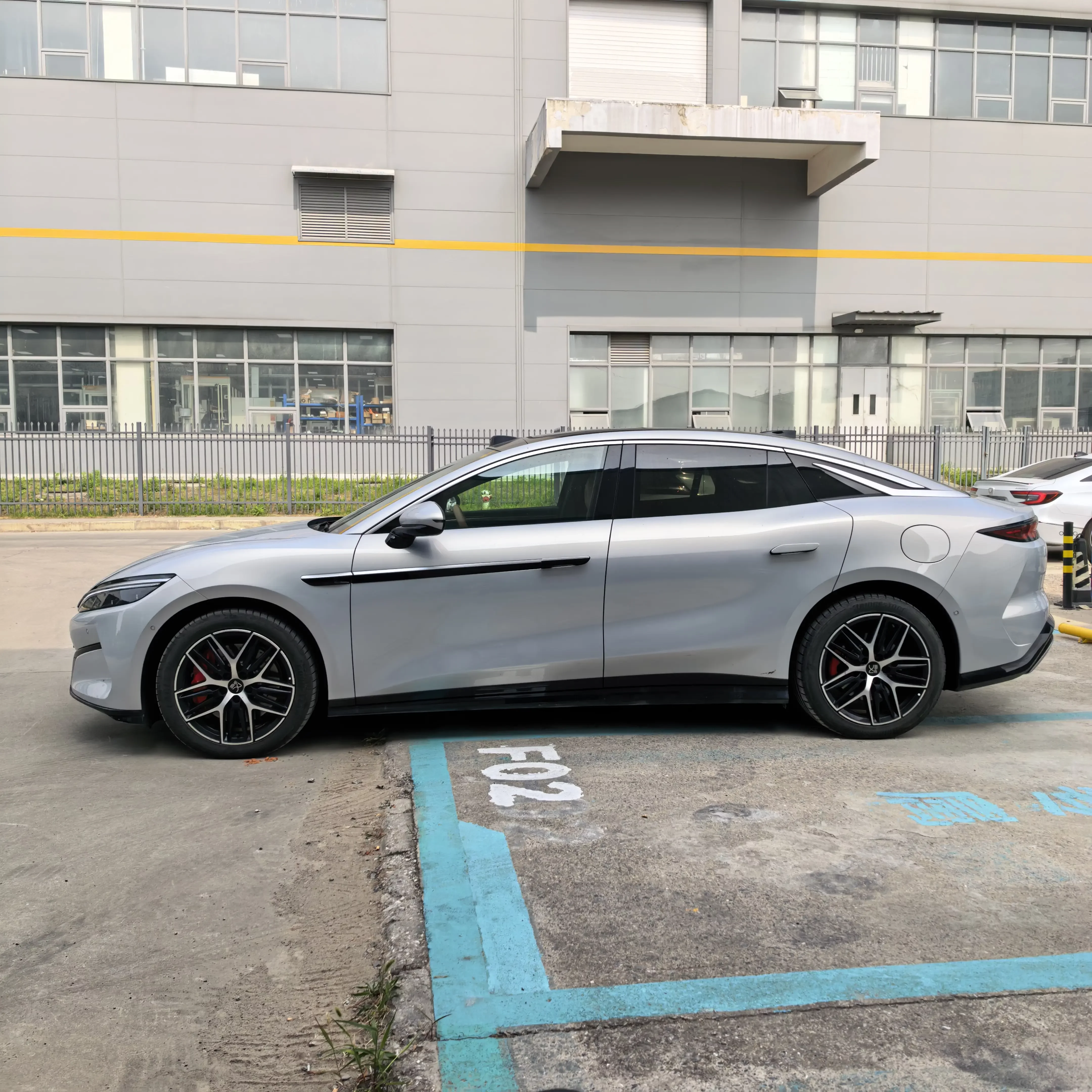 BYD Han L EV
