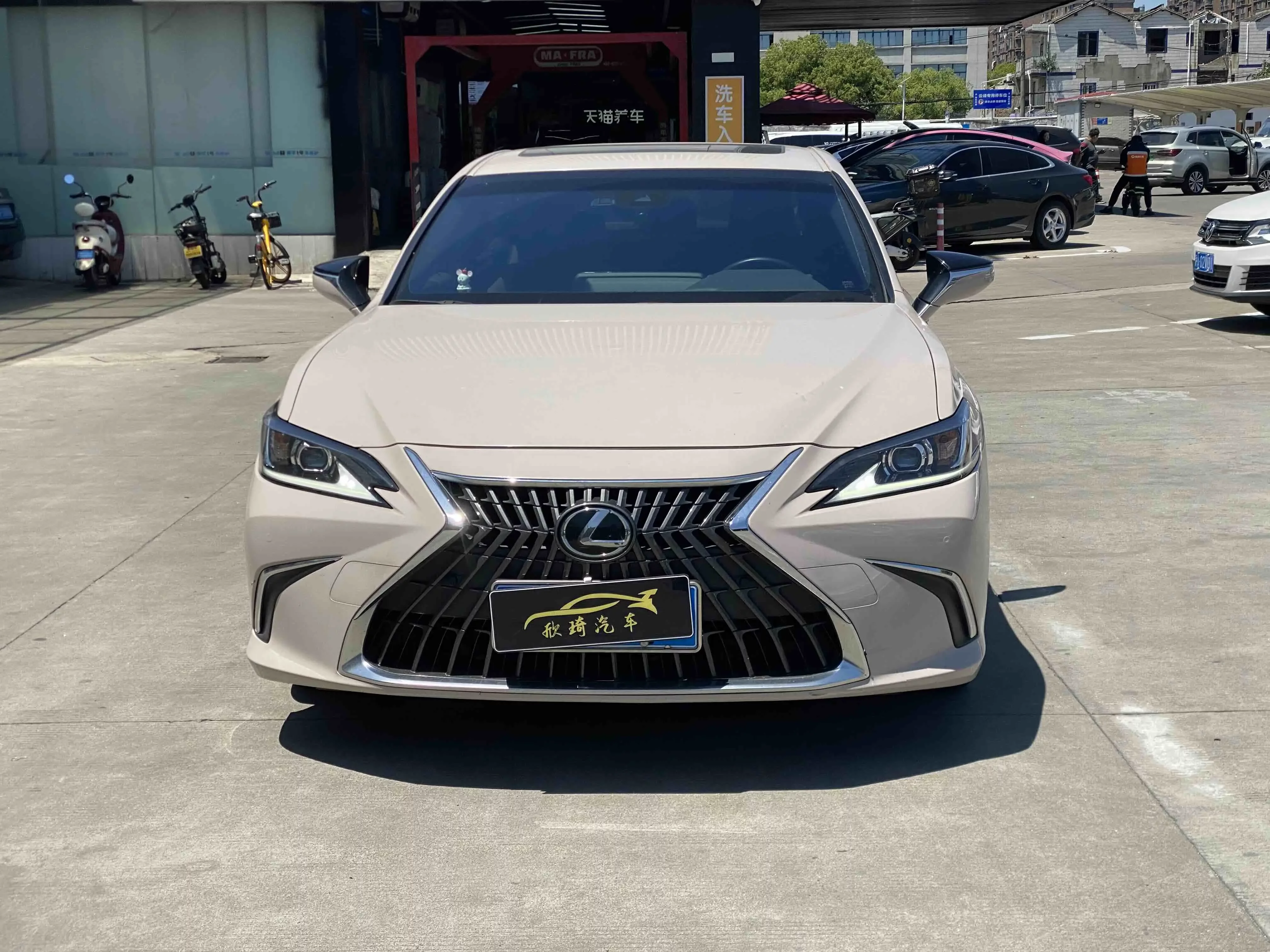 Lexus ES