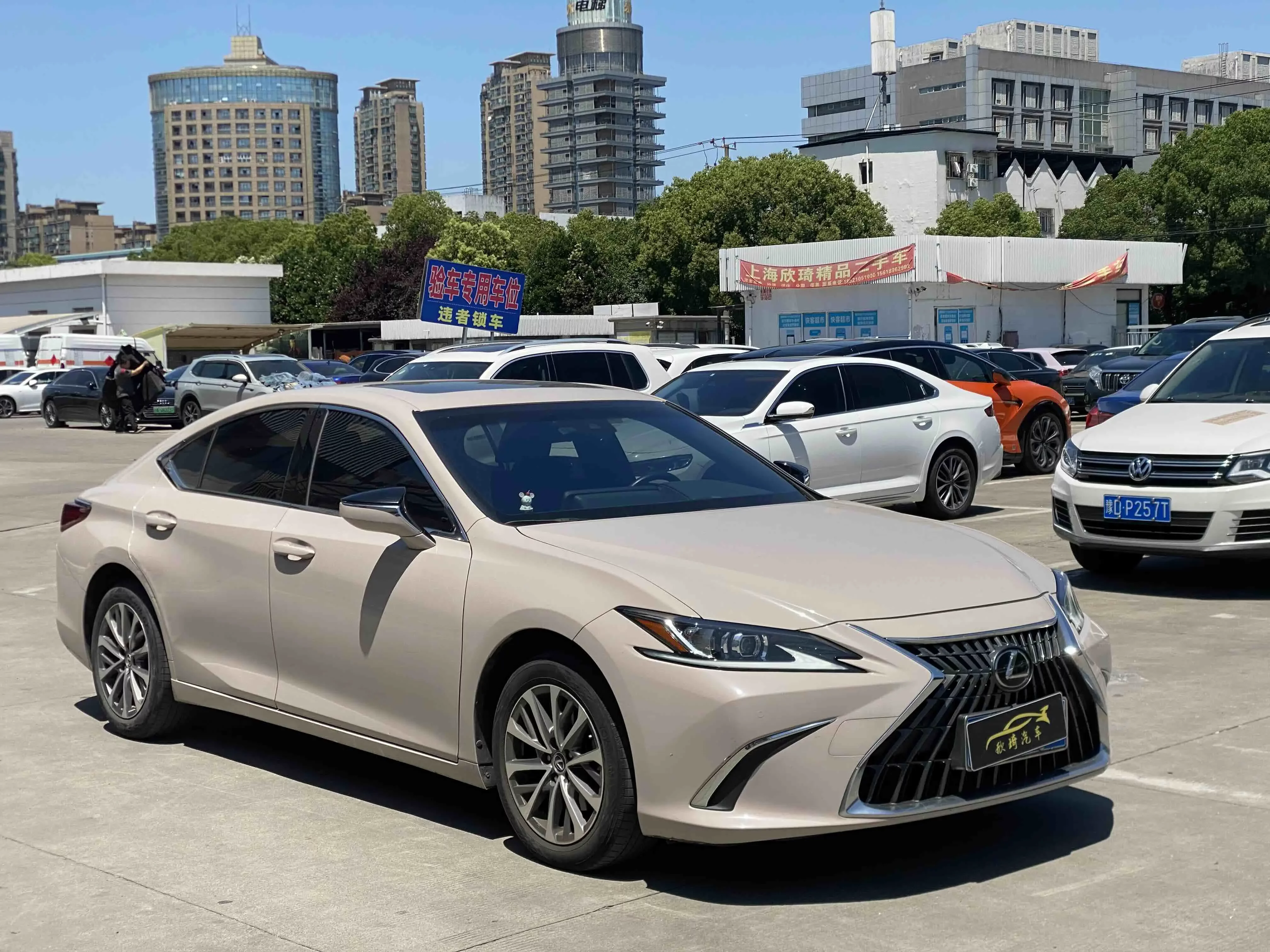 Lexus ES