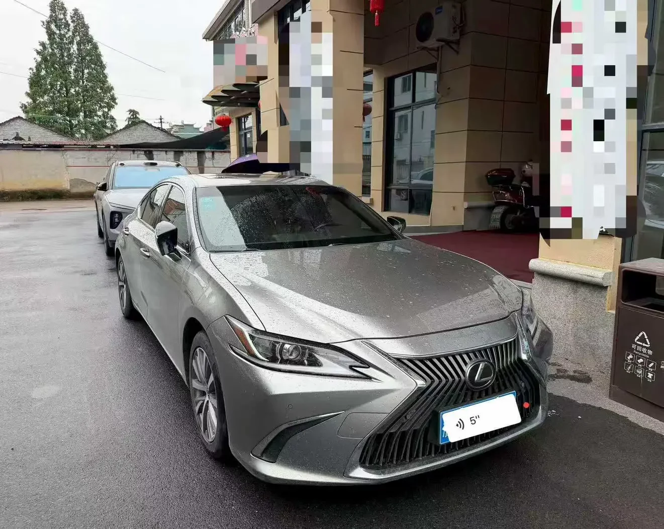 Lexus ES