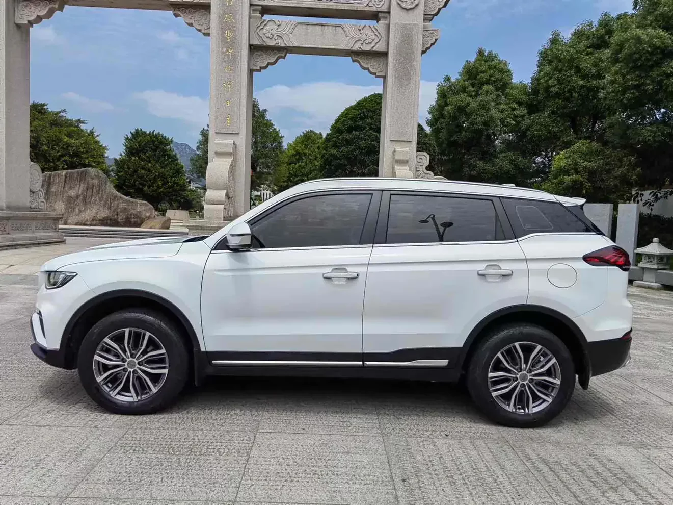 Geely Atlas