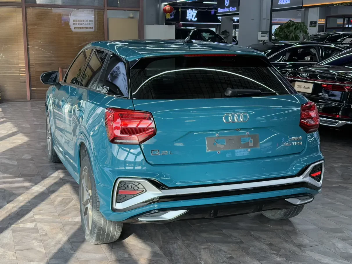 Audi Q2L