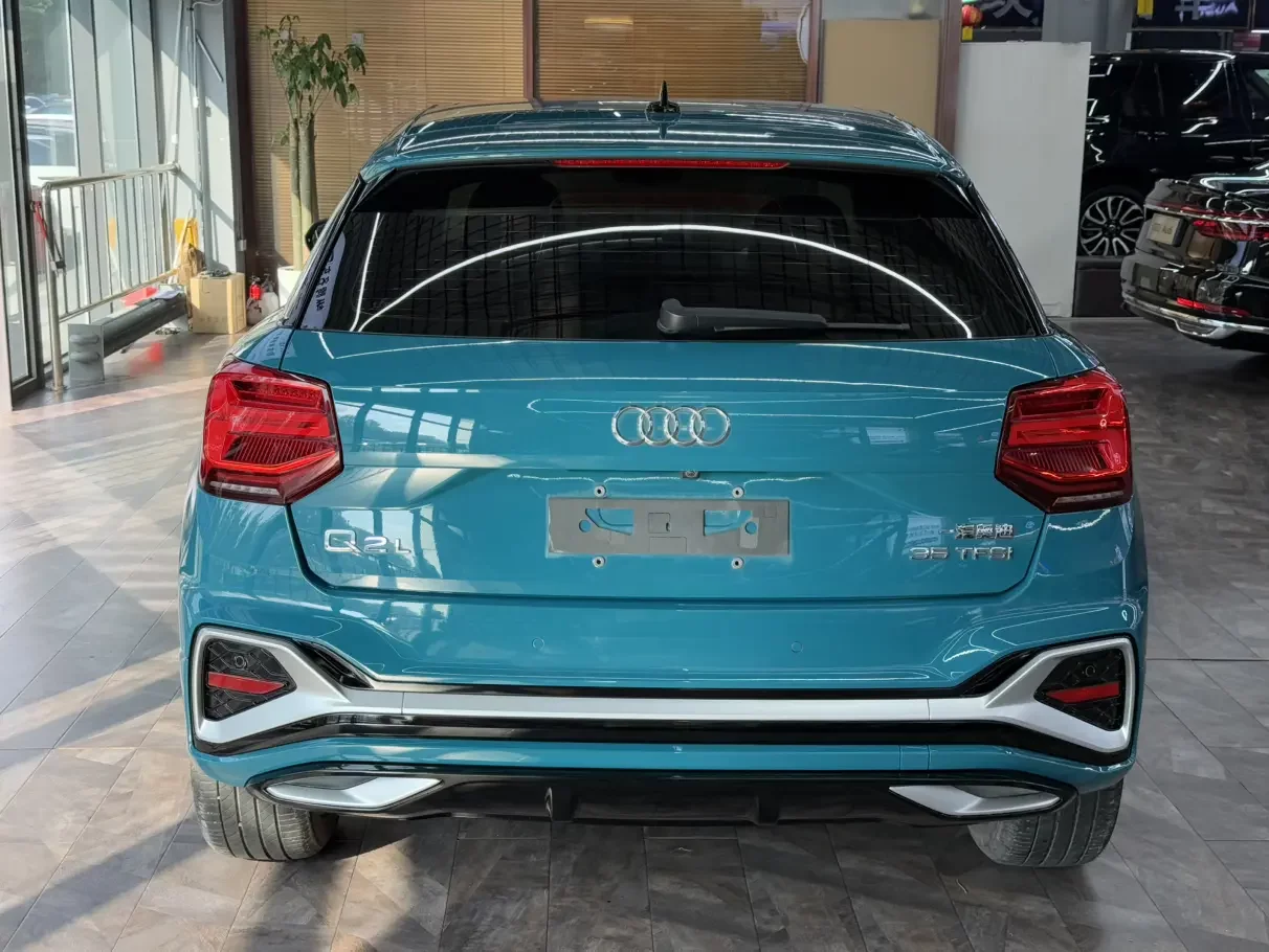 Audi Q2L