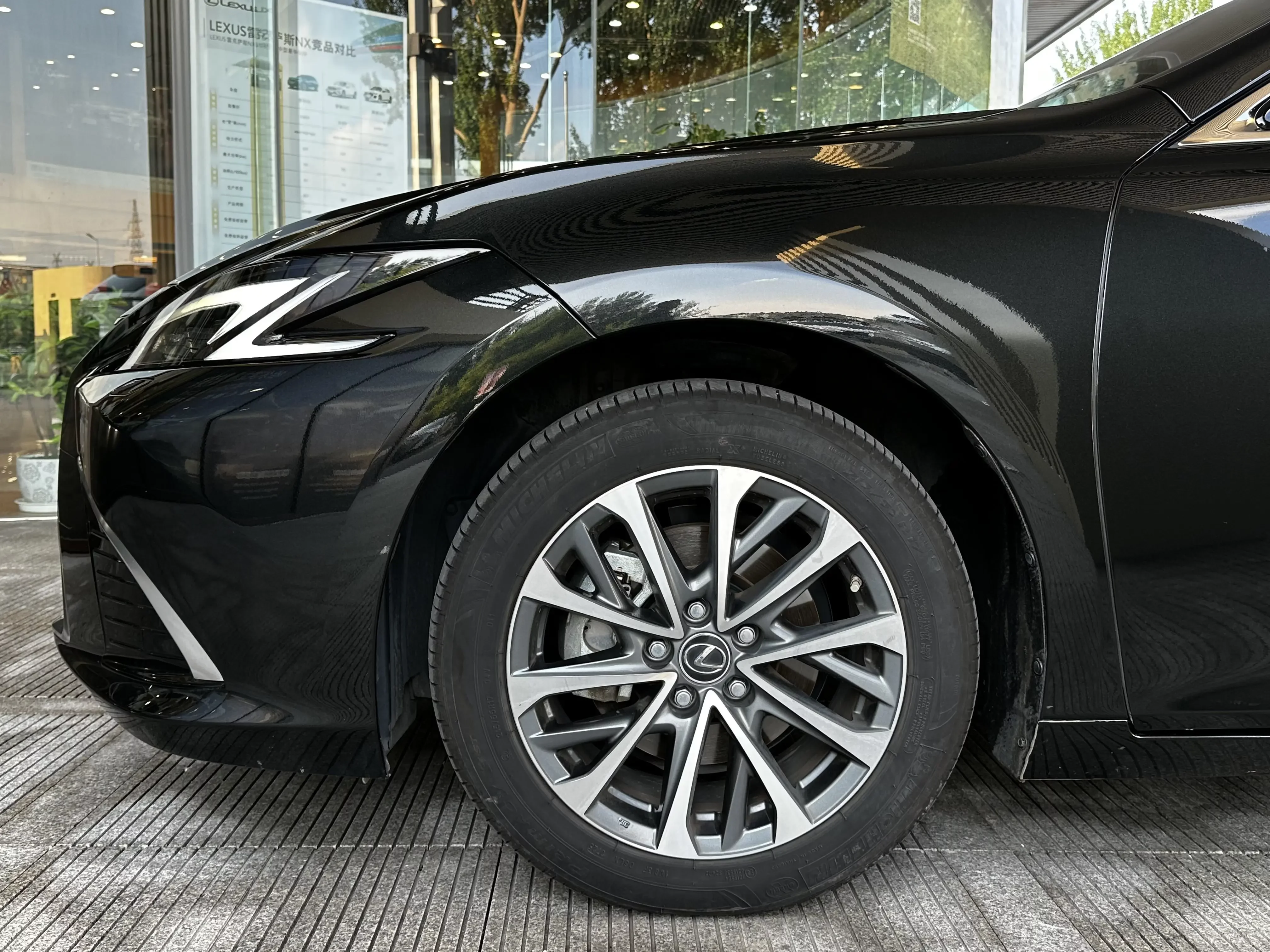 Lexus ES