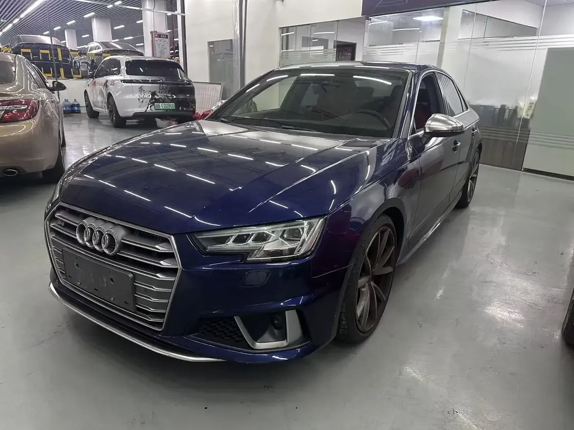 Audi S4  из Китая