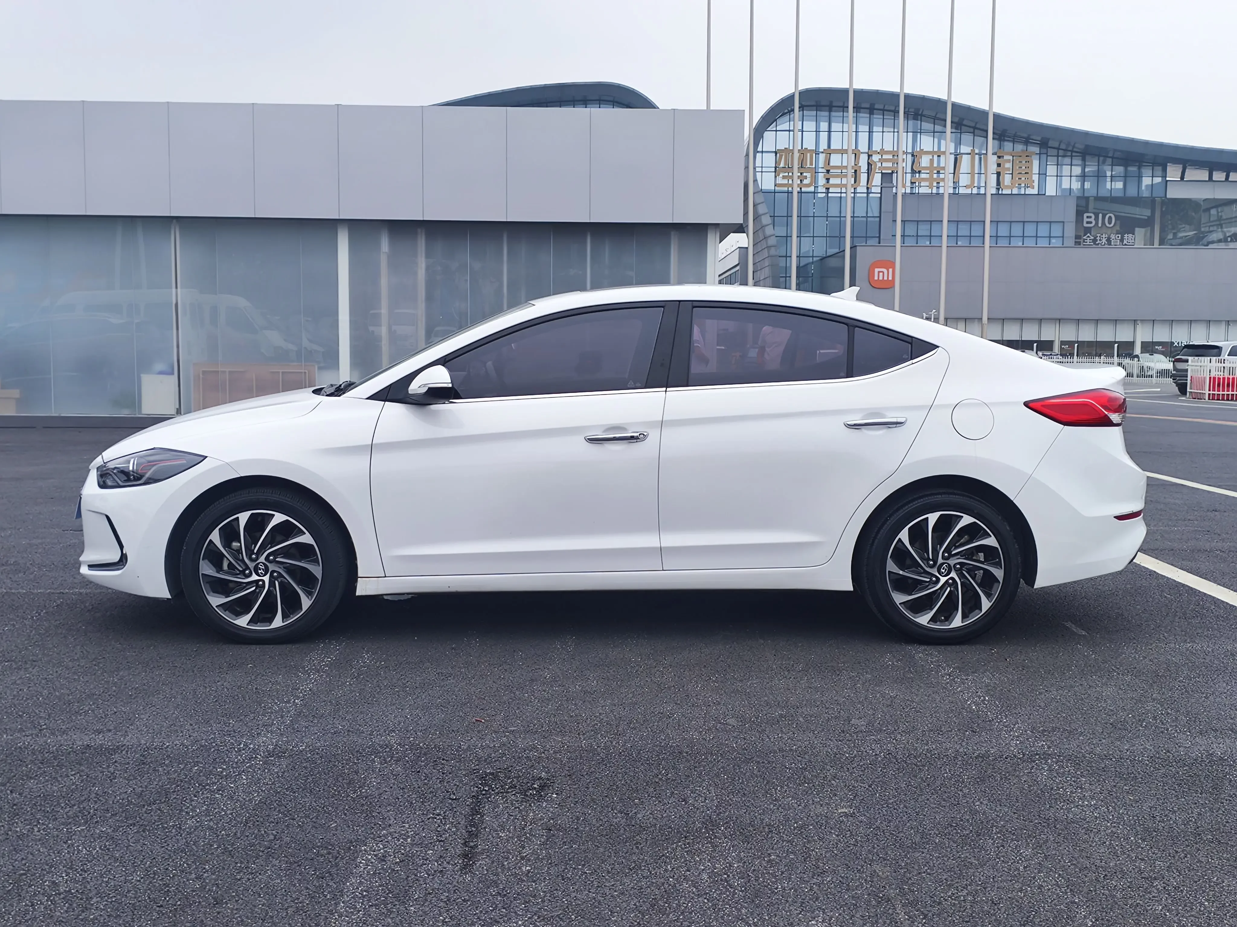 Hyundai lead