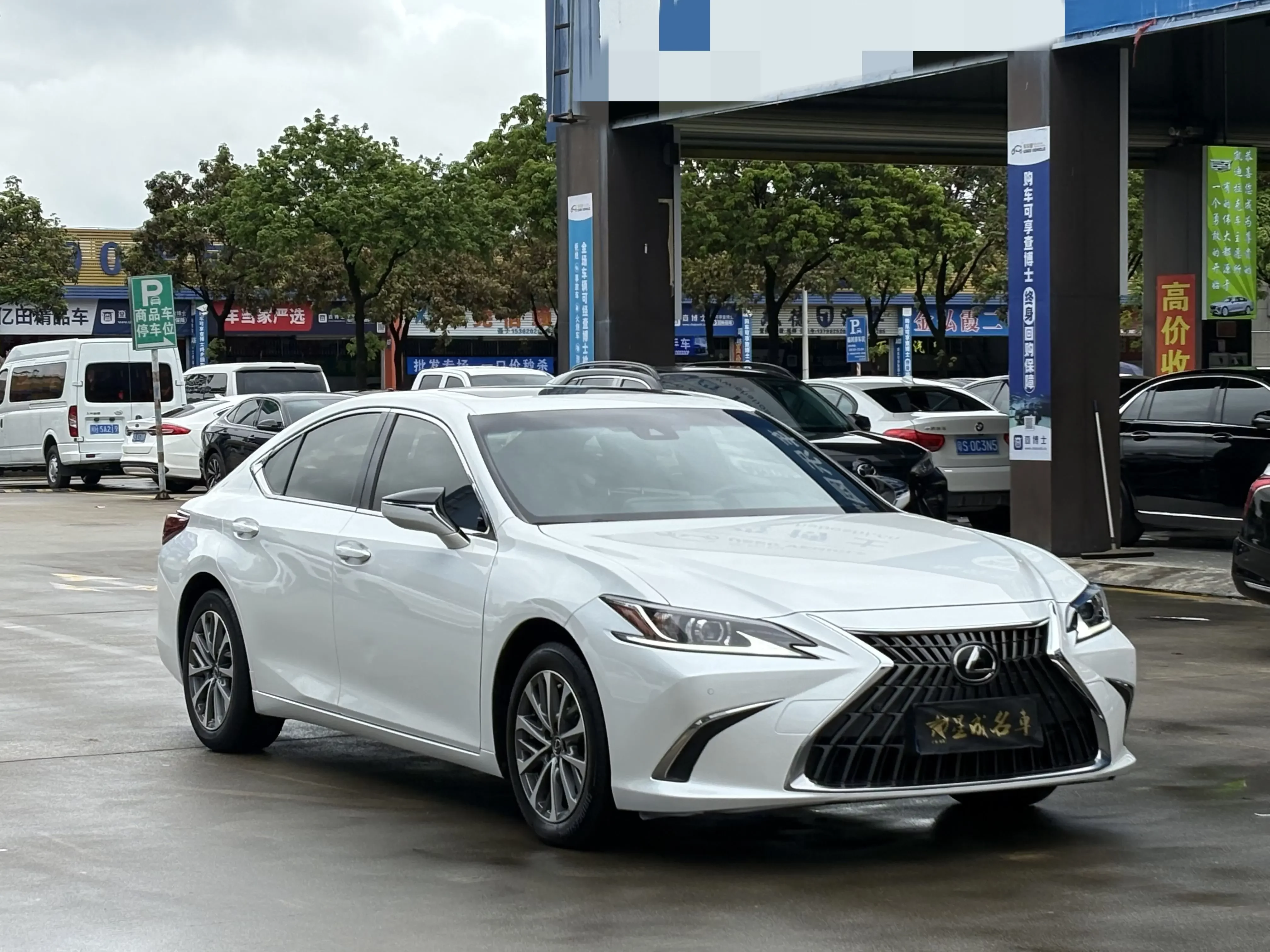 Lexus ES