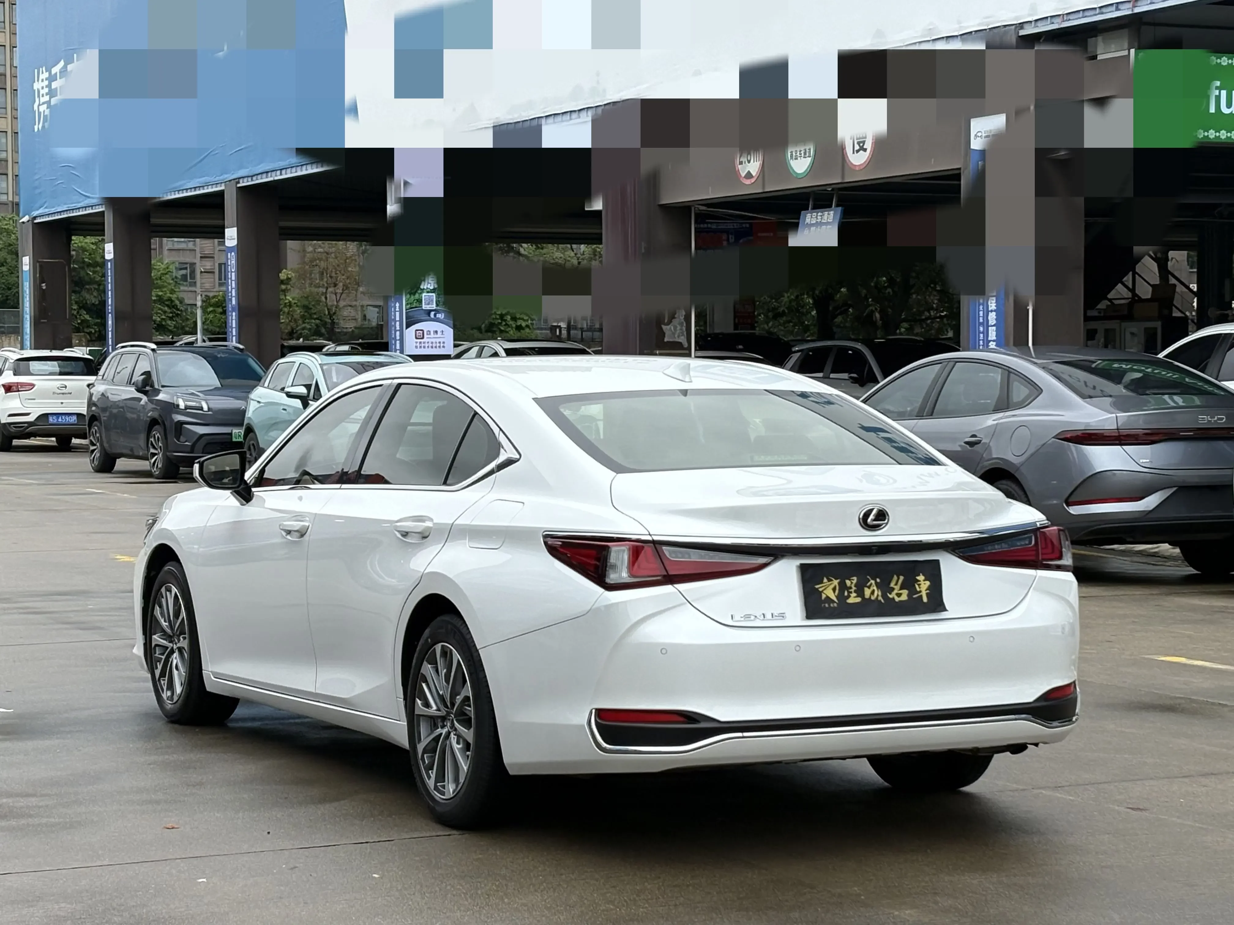 Lexus ES