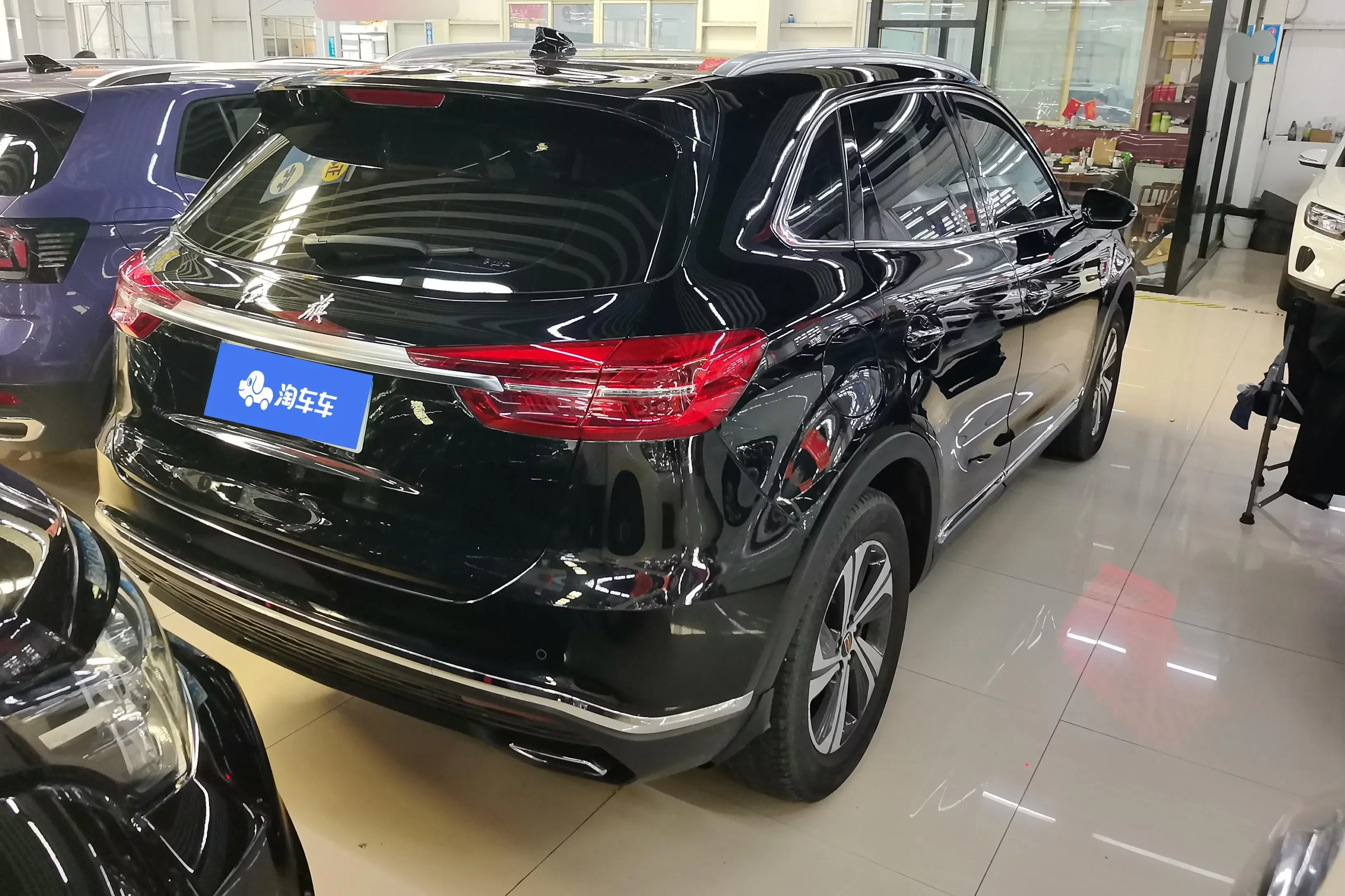 Hongqi HS5