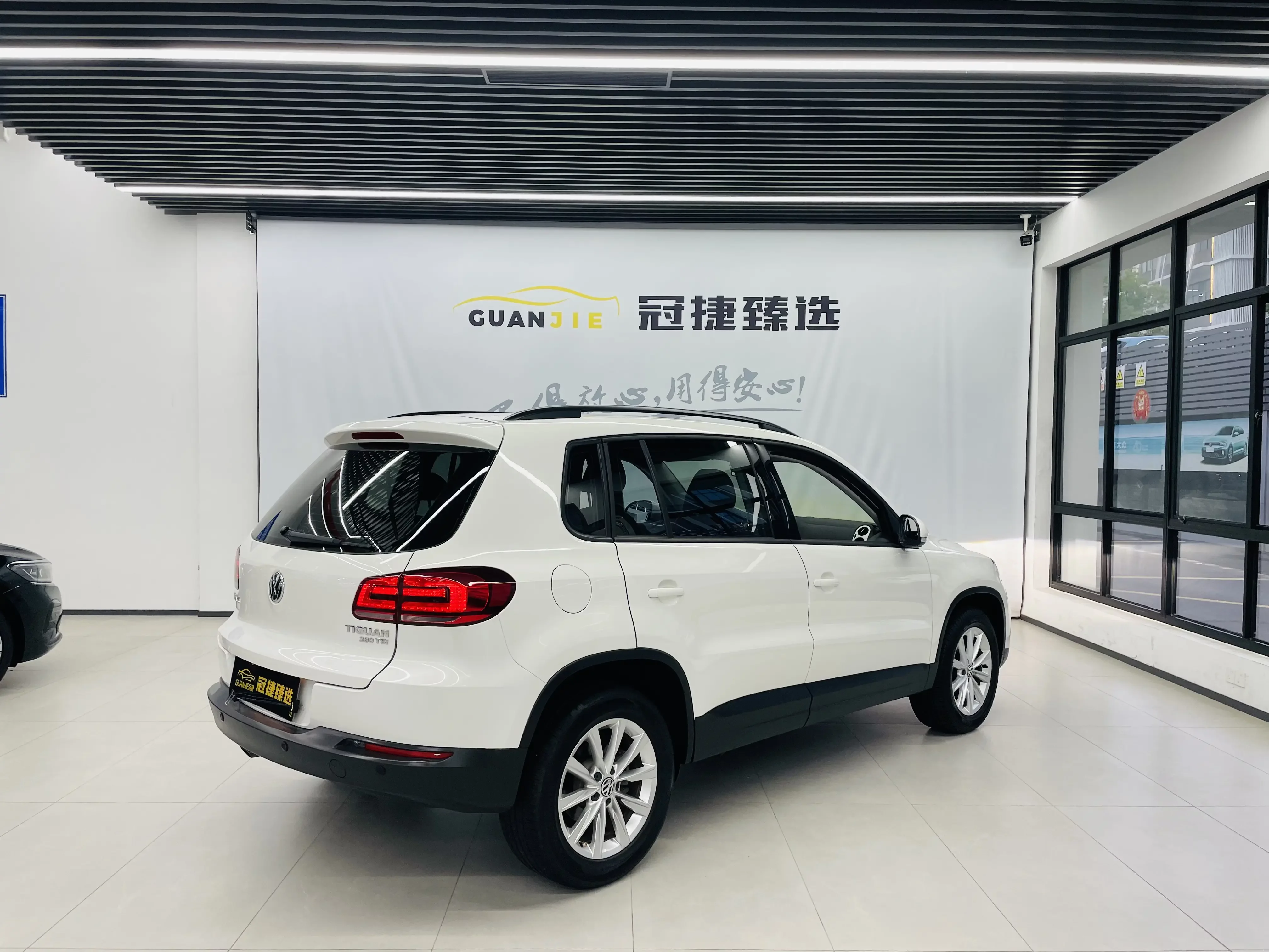 Volkswagen Tiguan (Tharu)