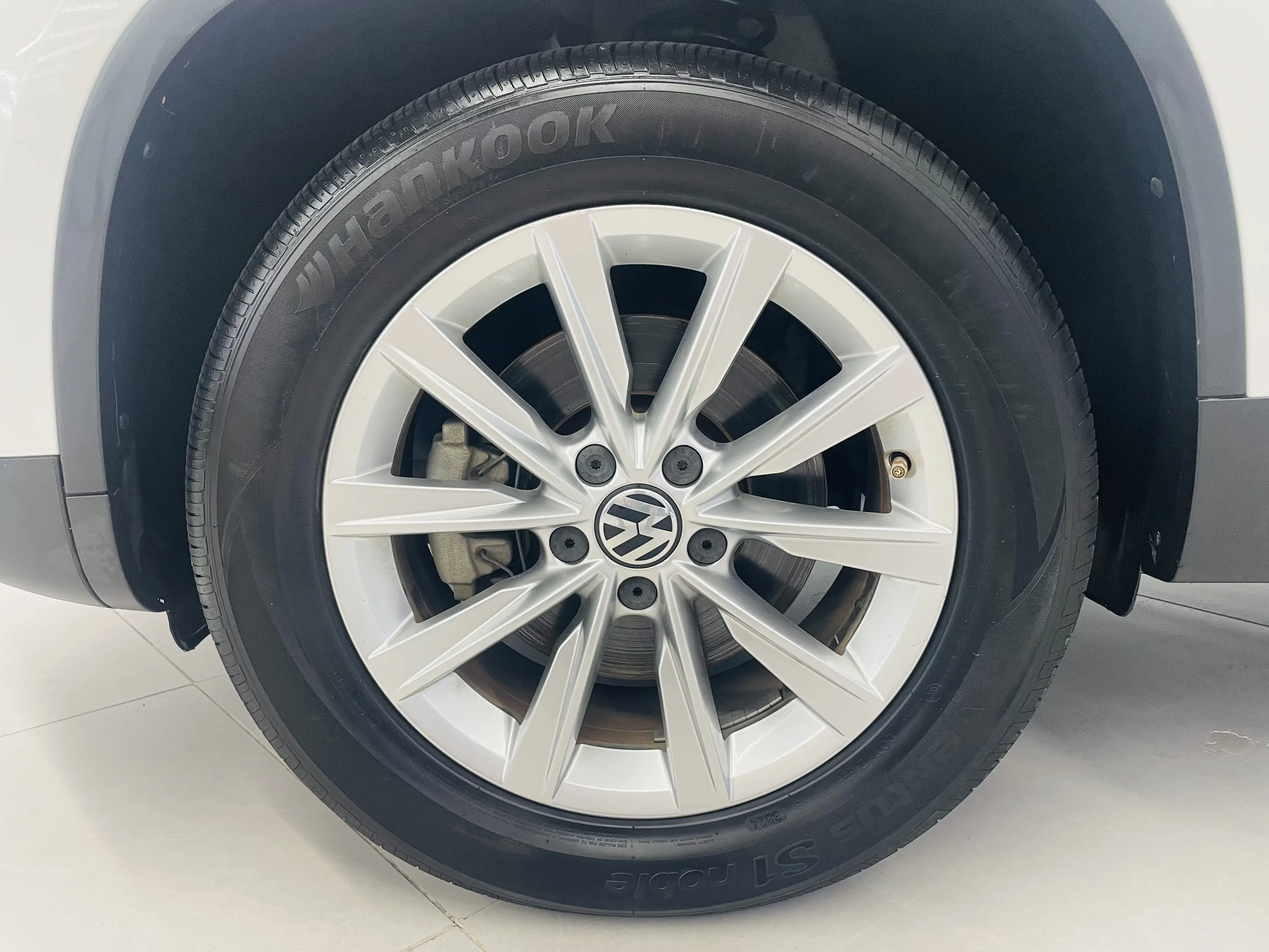 Volkswagen Tiguan (Tharu)