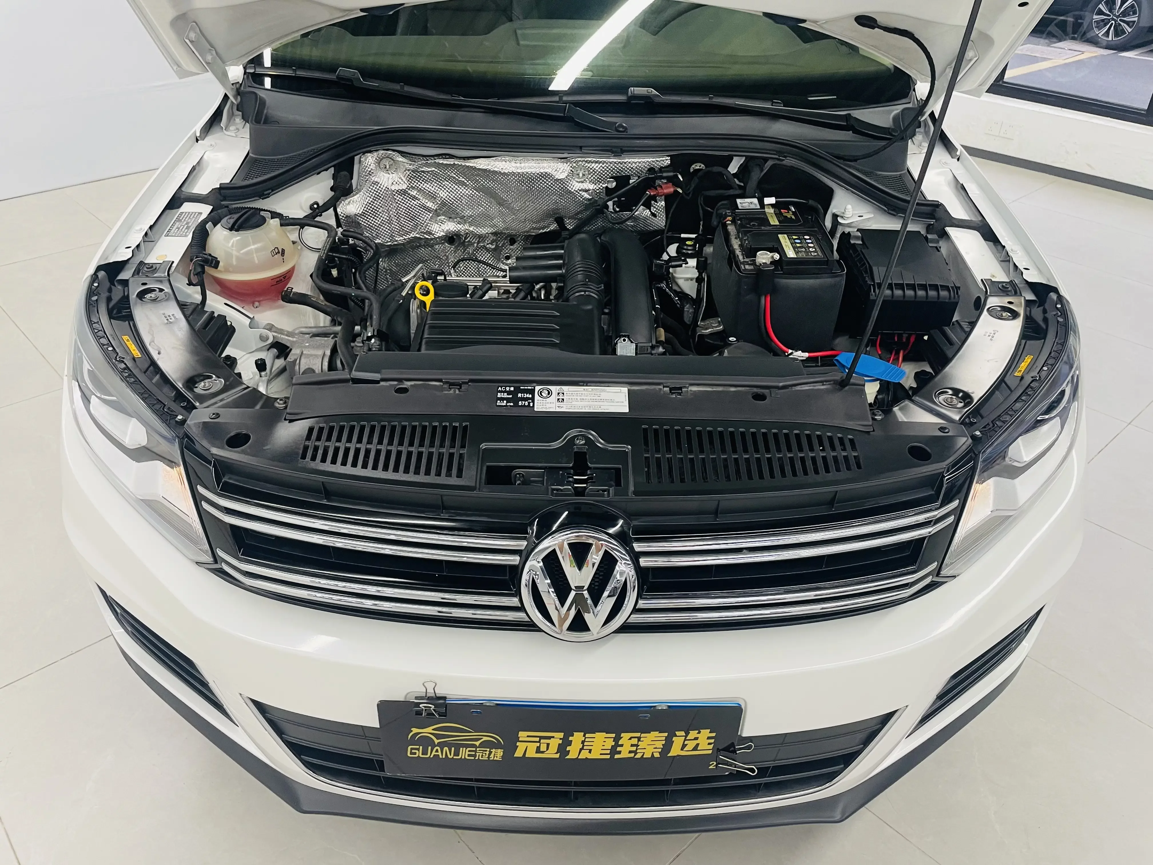 Volkswagen Tiguan (Tharu)