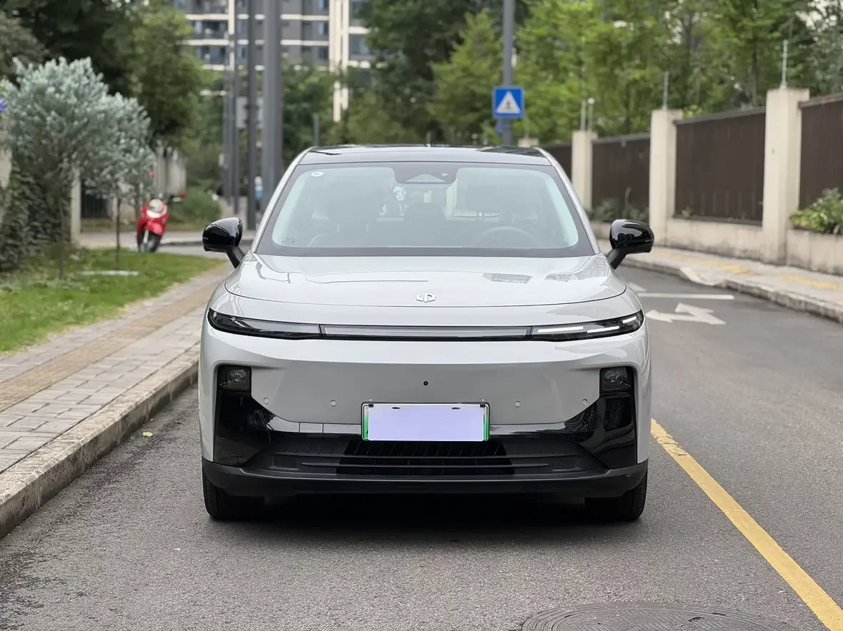 Leapmotor B10
