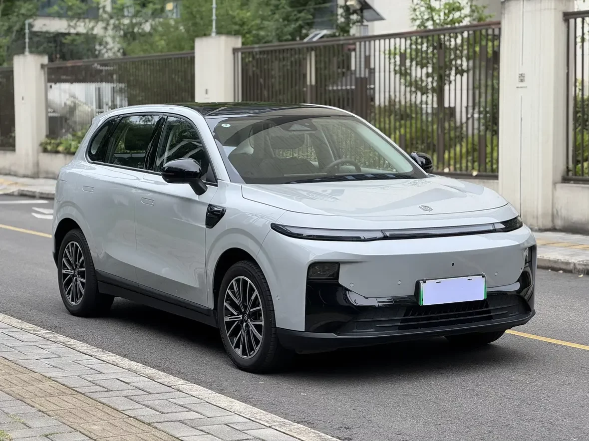 Leapmotor B10