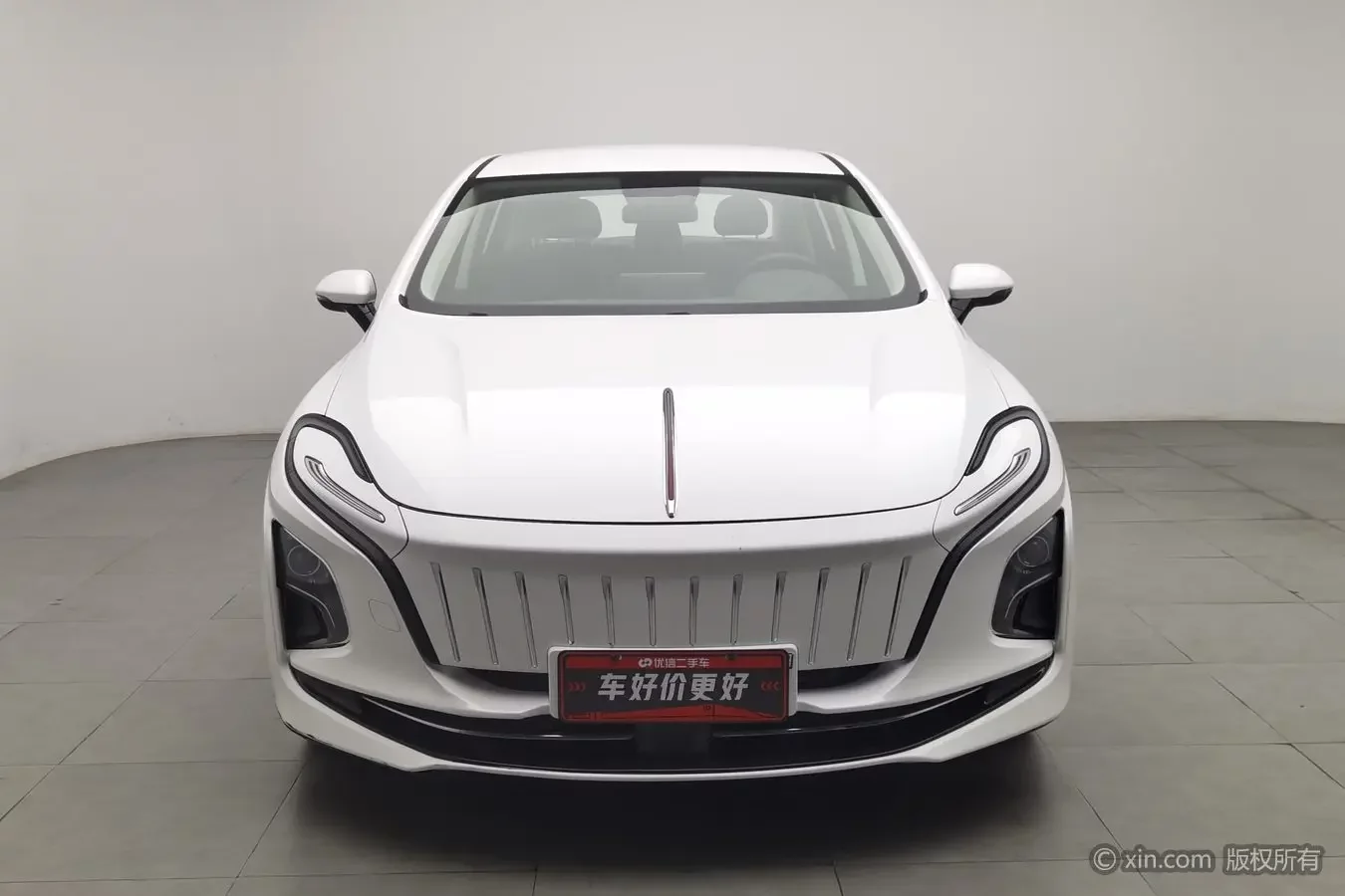 Hongqi E-QM5