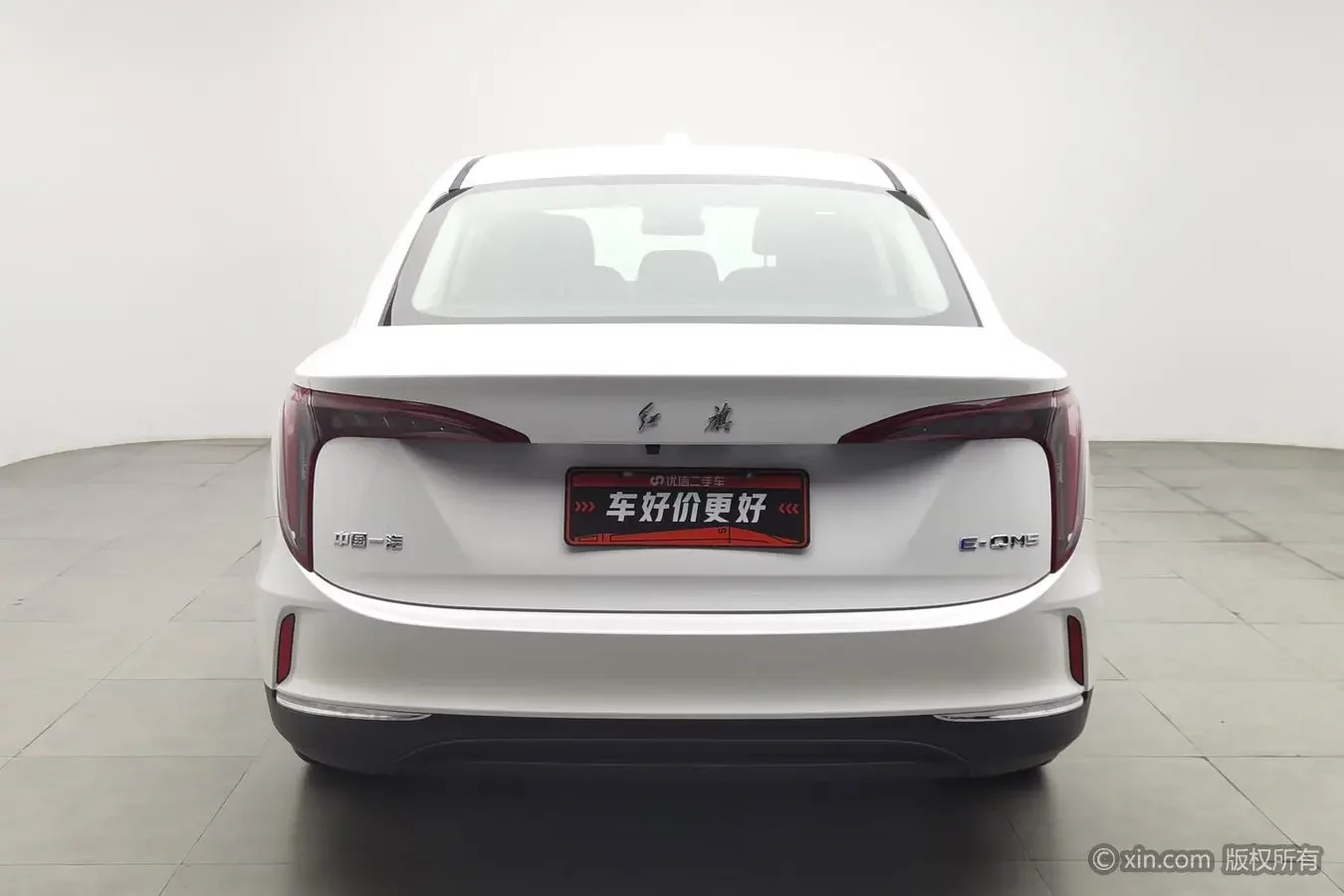 Hongqi E-QM5