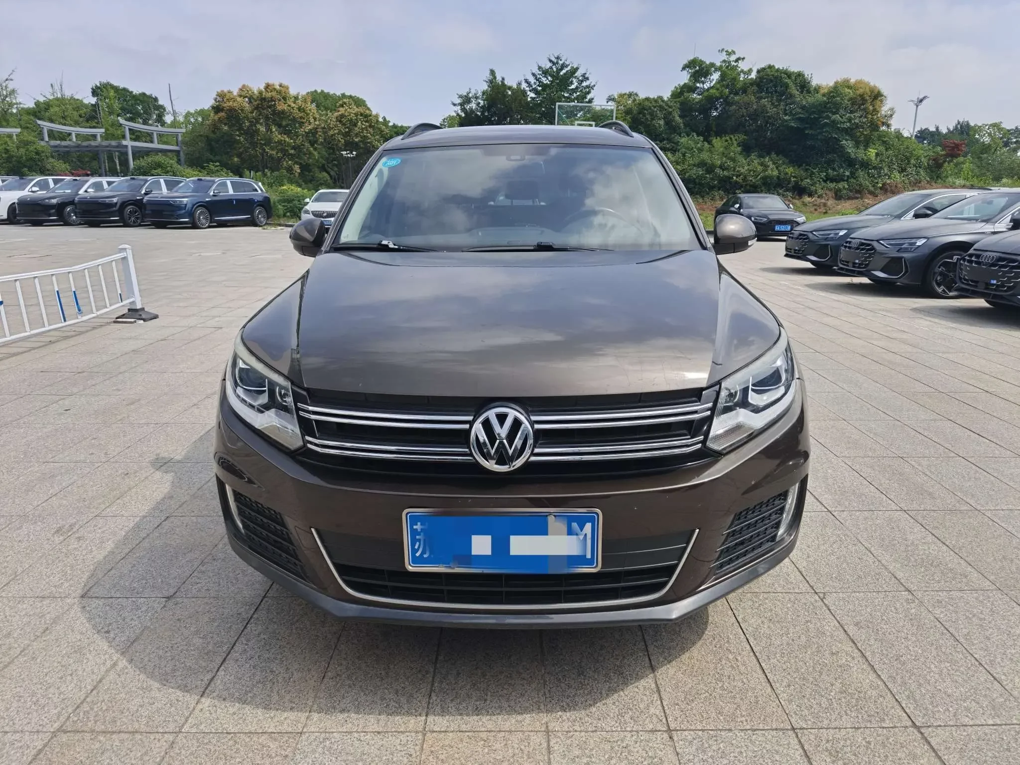 Volkswagen Tiguan (Tharu)