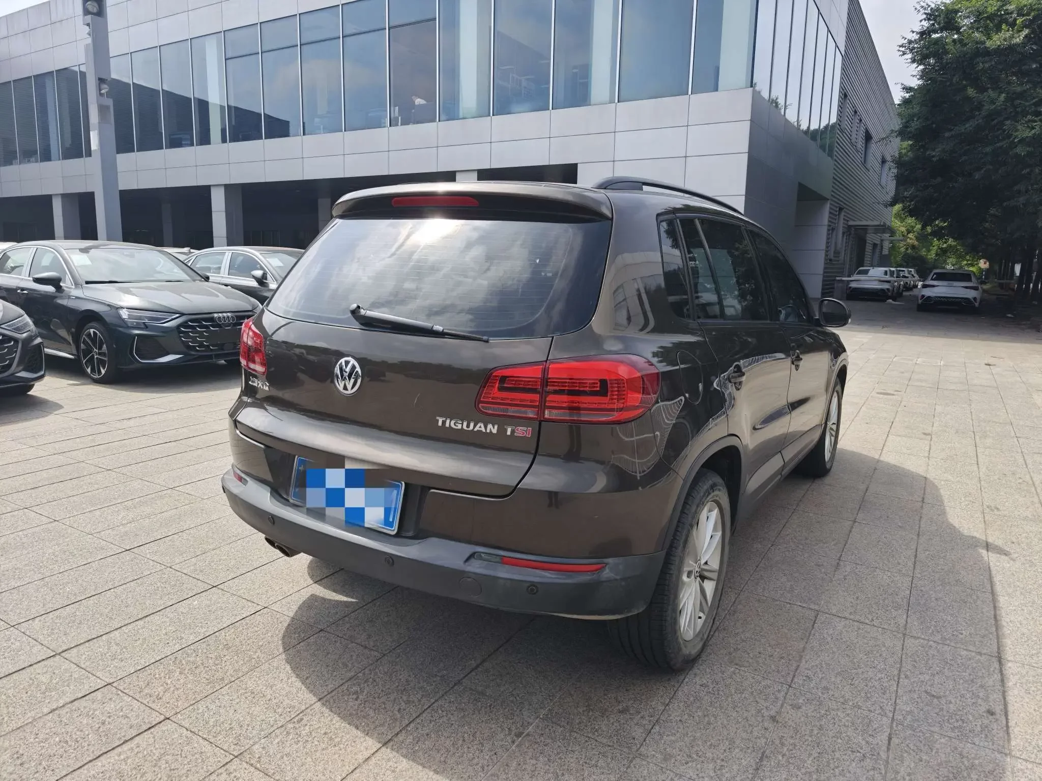 Volkswagen Tiguan (Tharu)