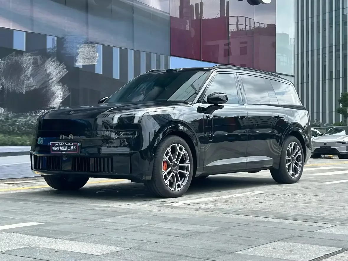 Lynk & Co 900