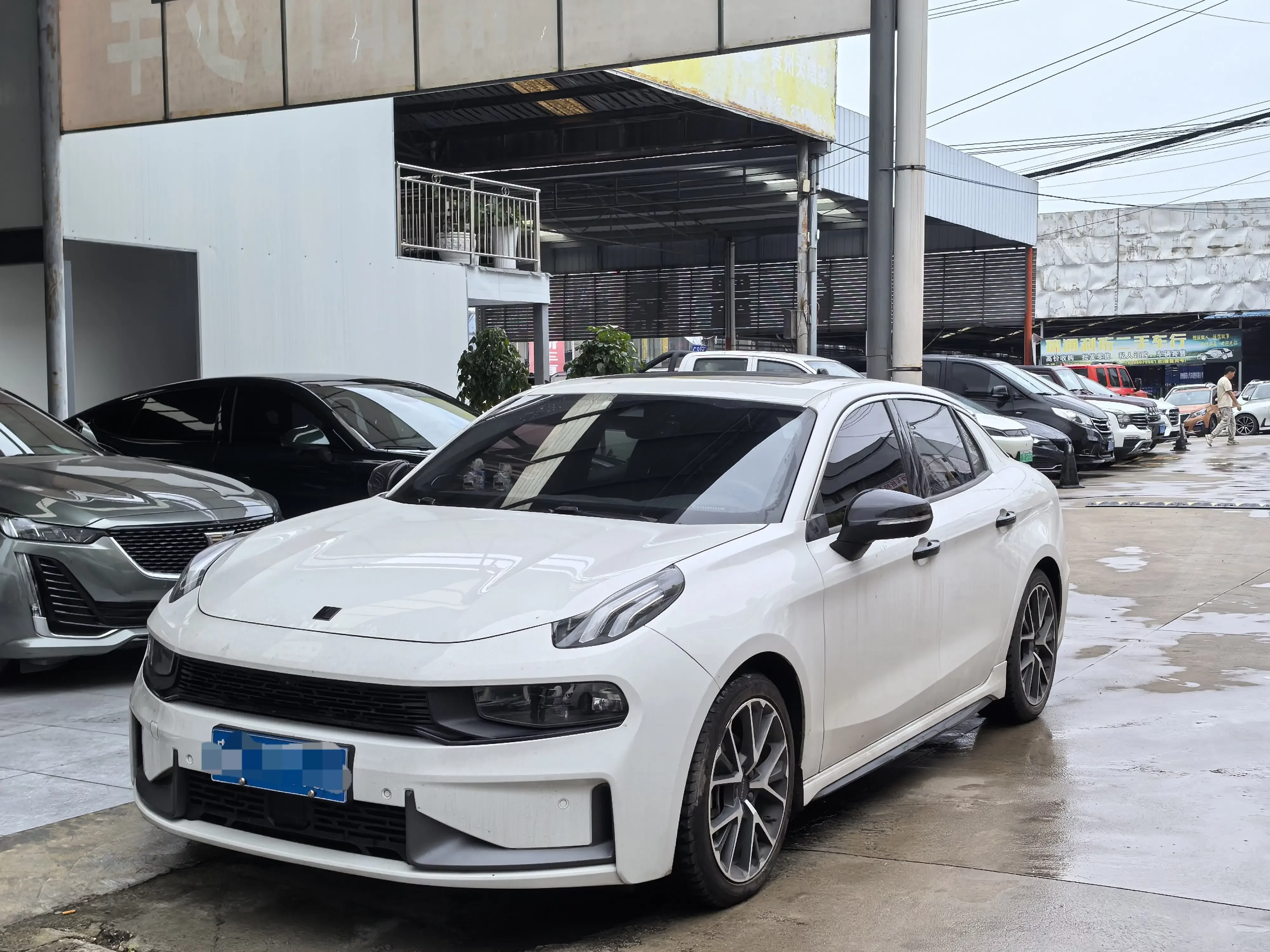 Lynk & Co 03