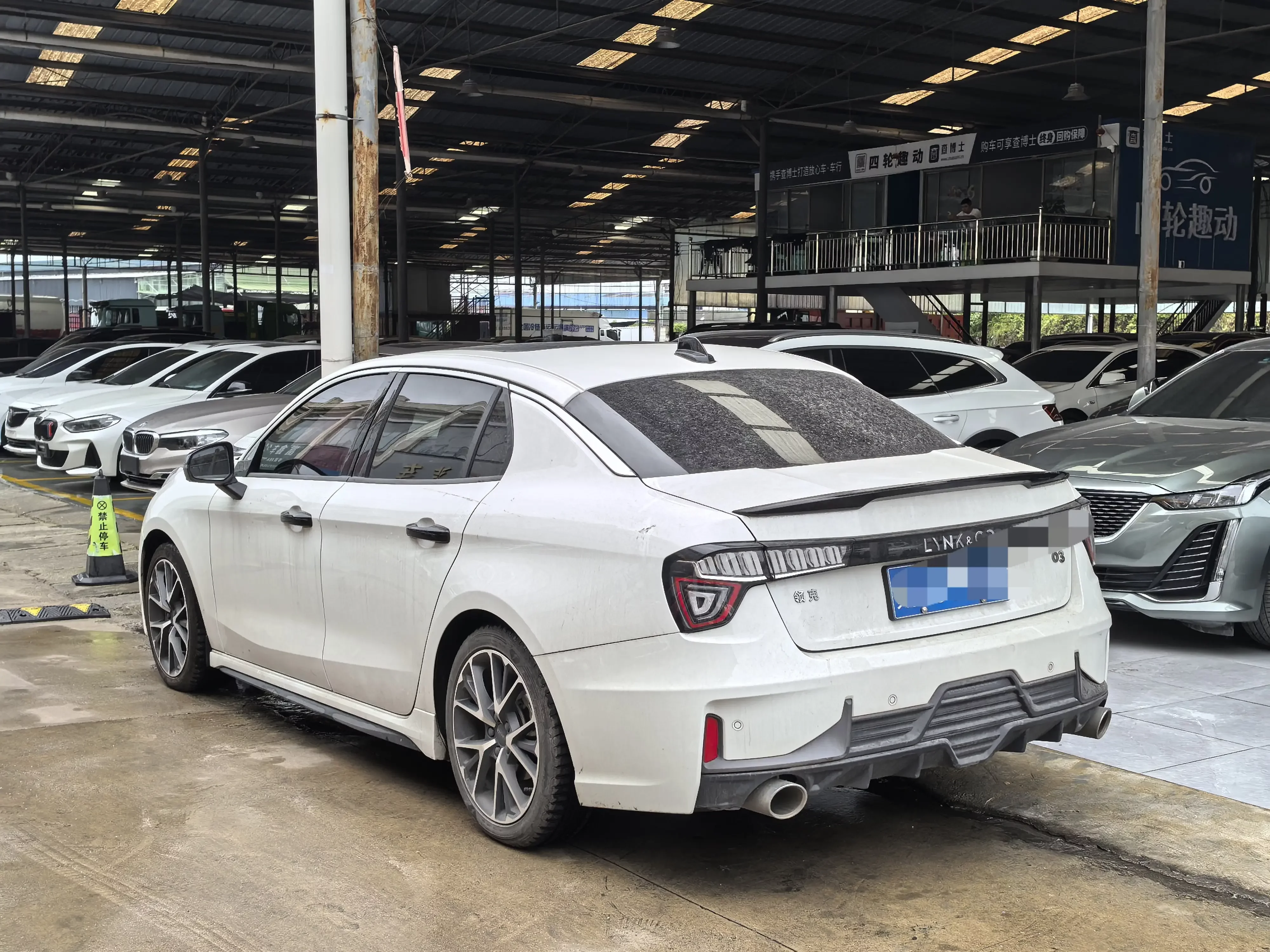 Lynk & Co 03