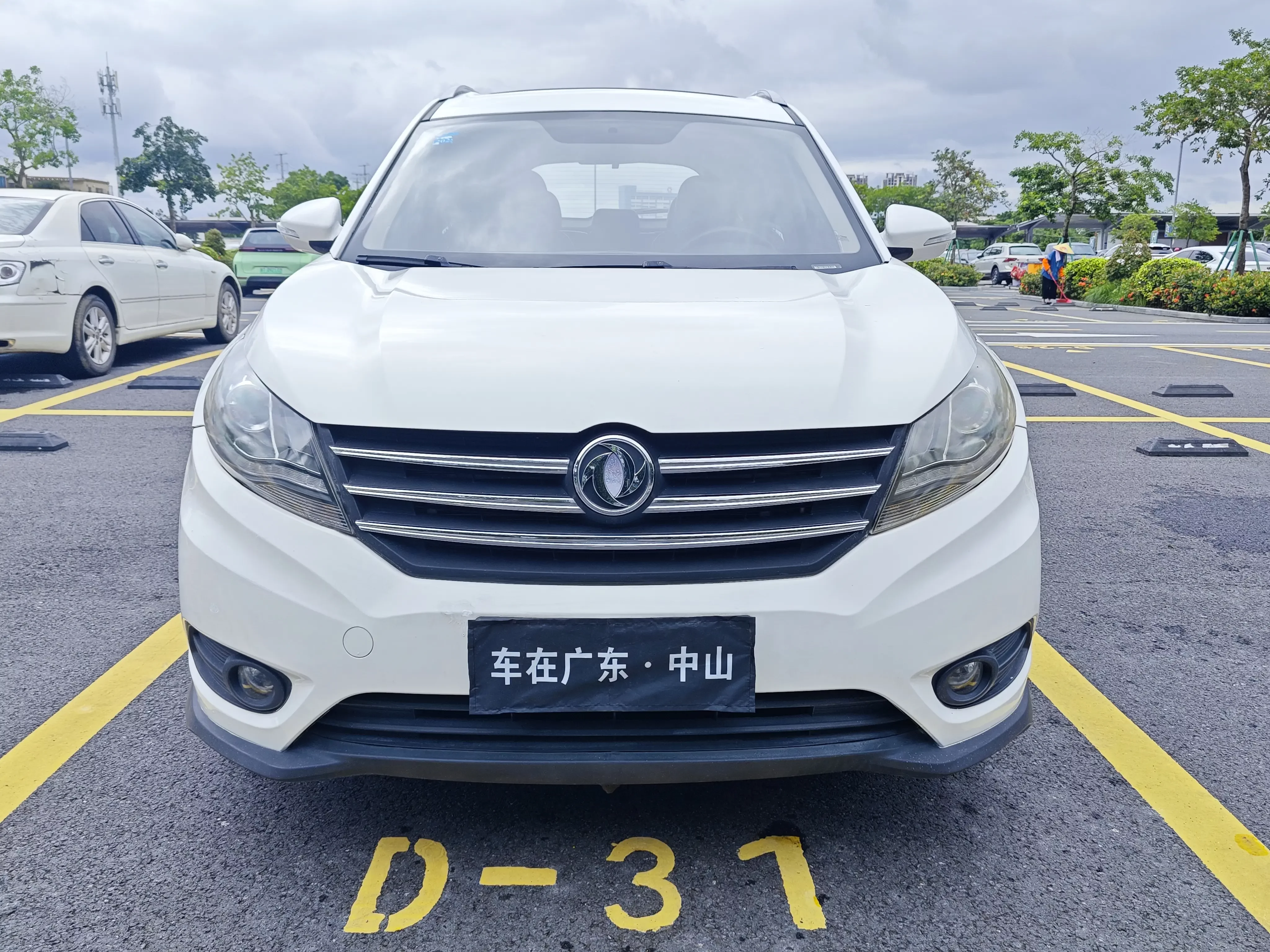 Dongfeng Fengon 580  из Китая