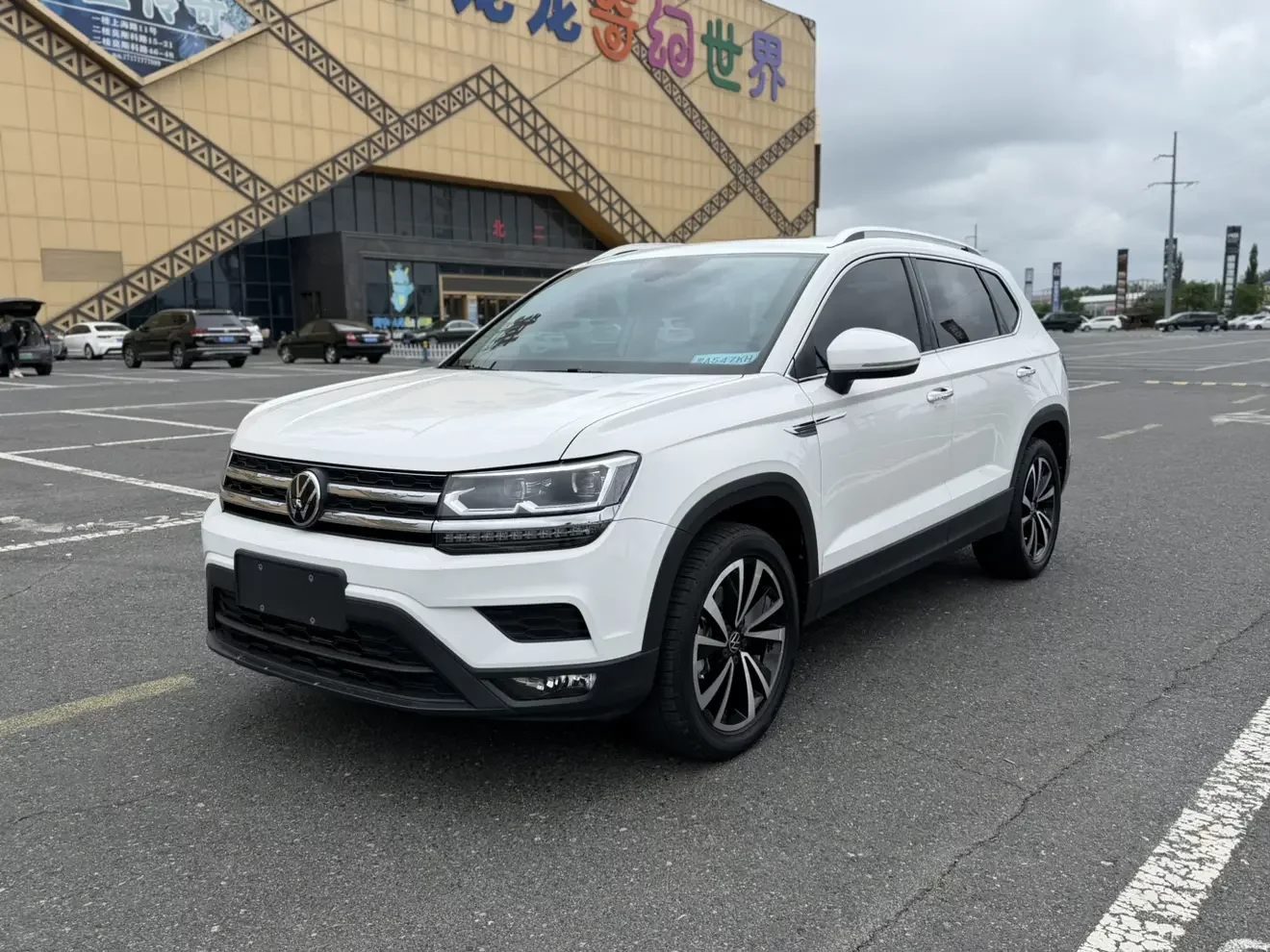 VOLKSWAGEN THARU