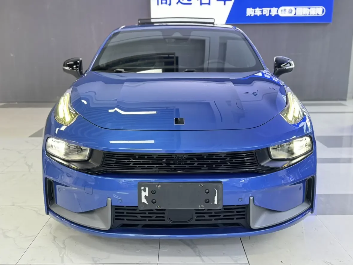 Lynk & Co 03