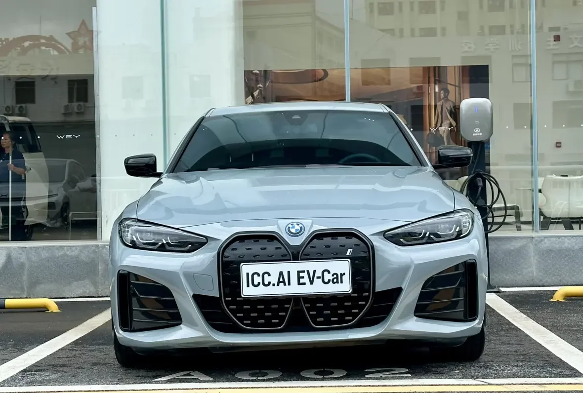 BMW i4