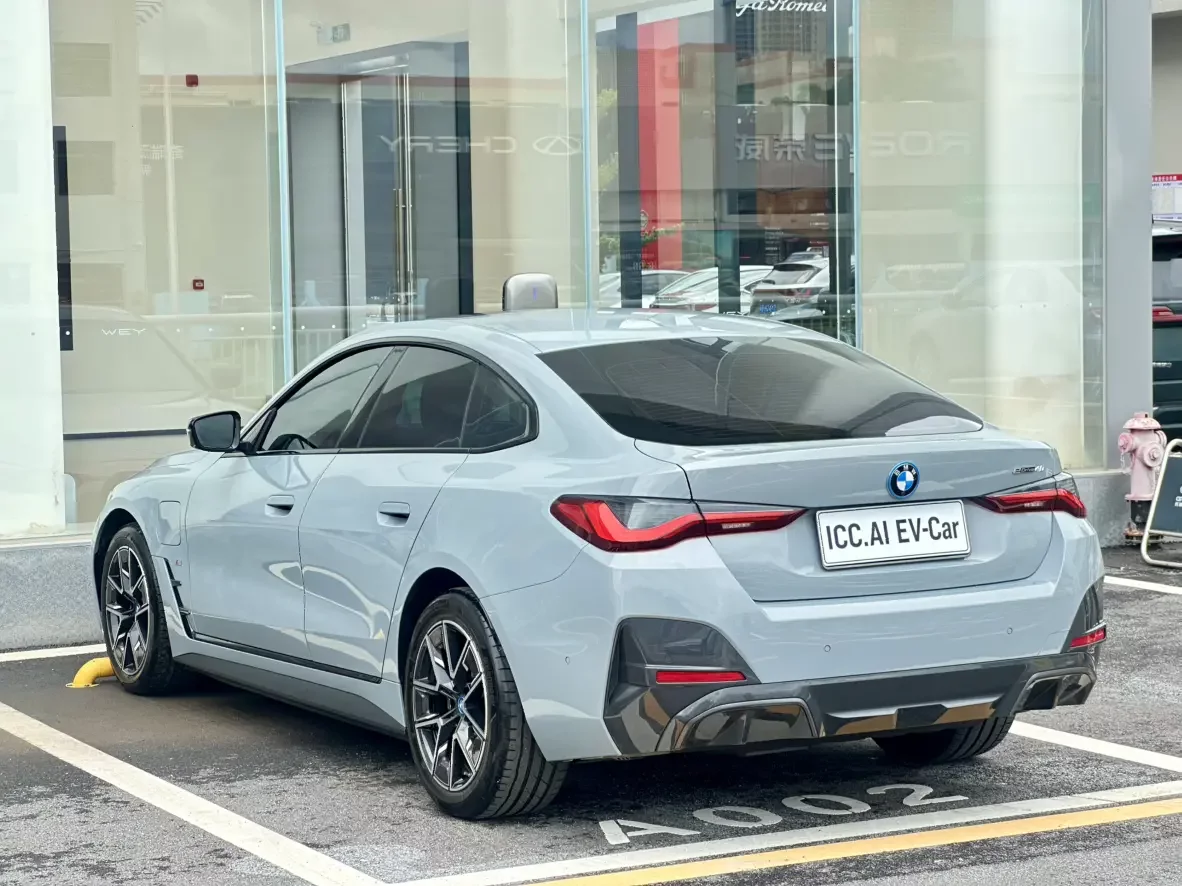 BMW i4