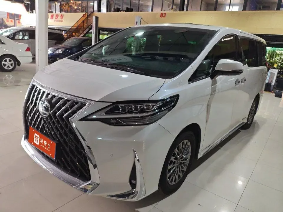 Lexus LM