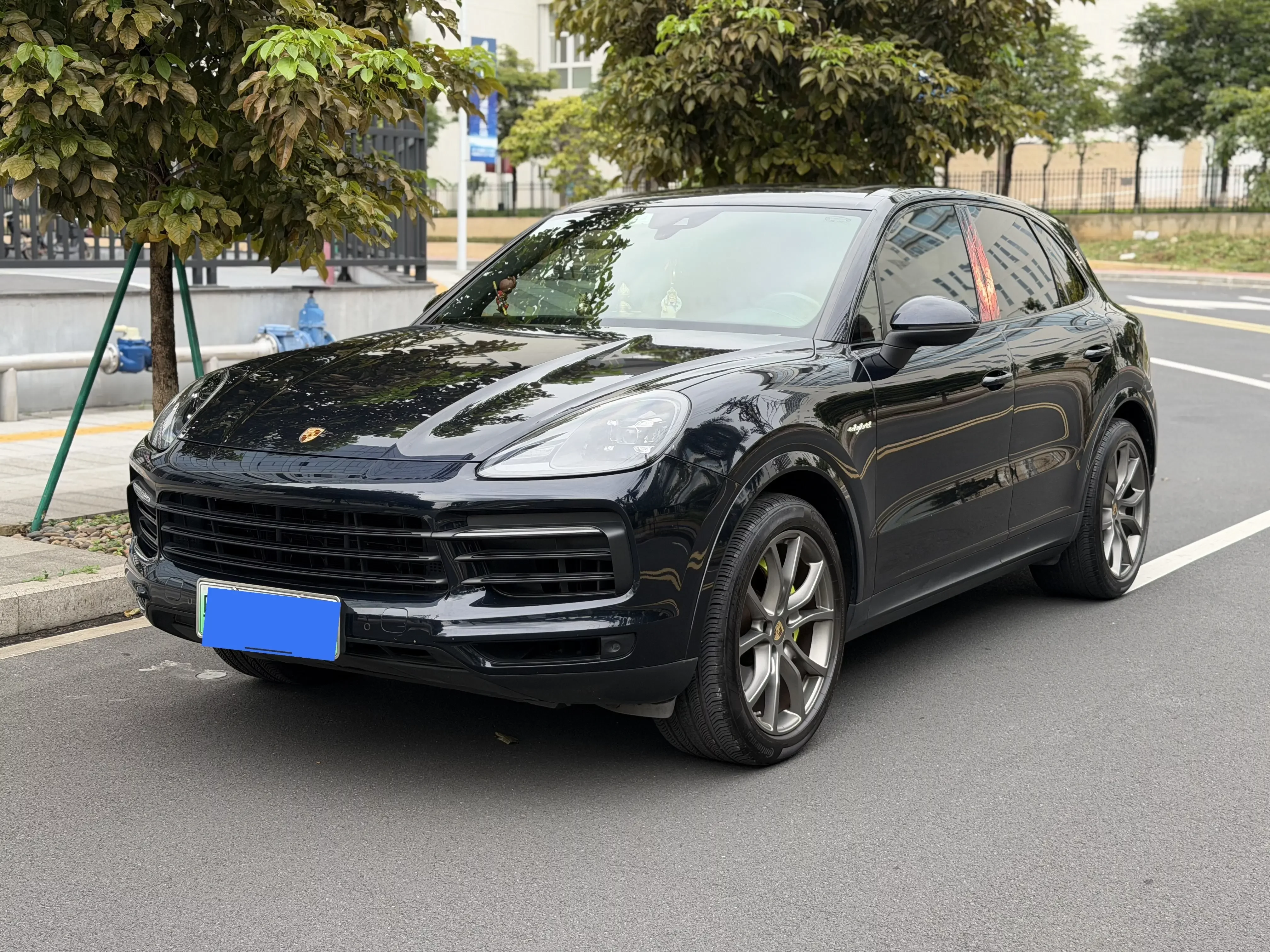 Porsche Cayenne E-Hybrid  из Китая