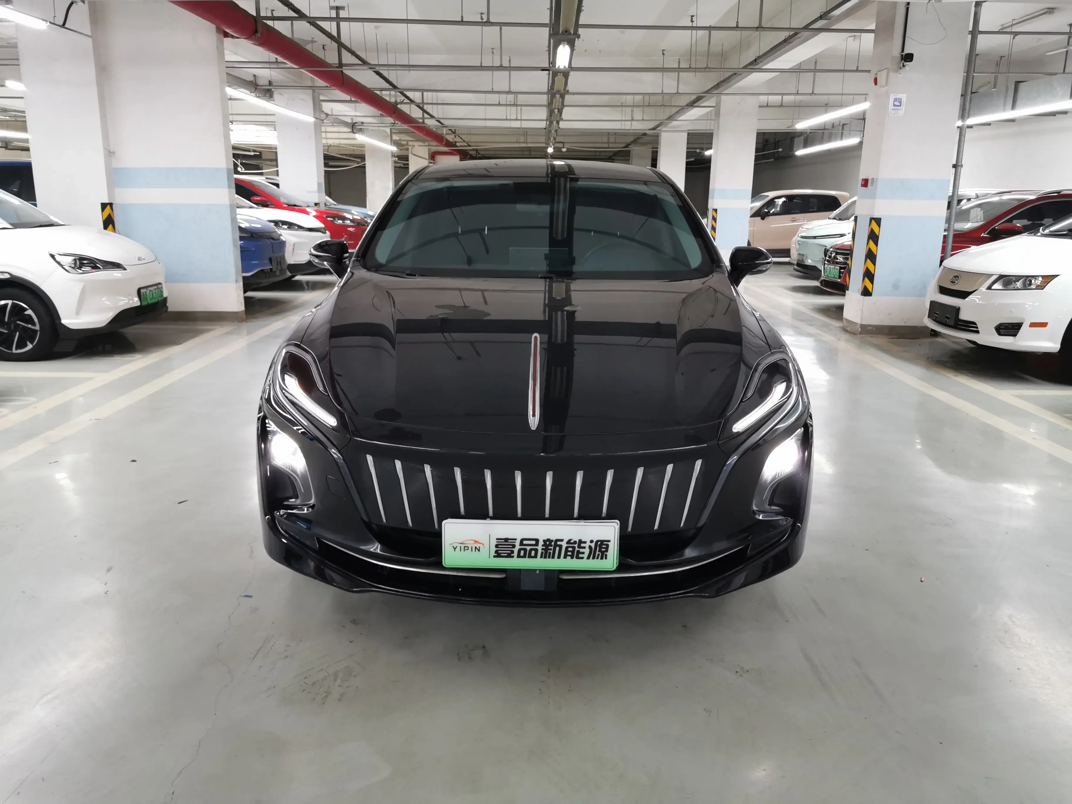Hongqi E-QM5