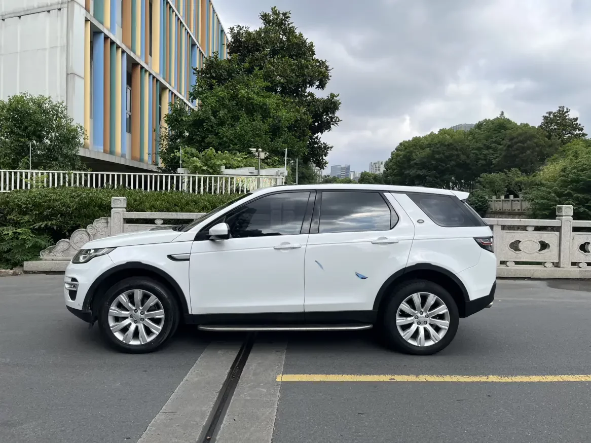 Land Rover Discover the magic