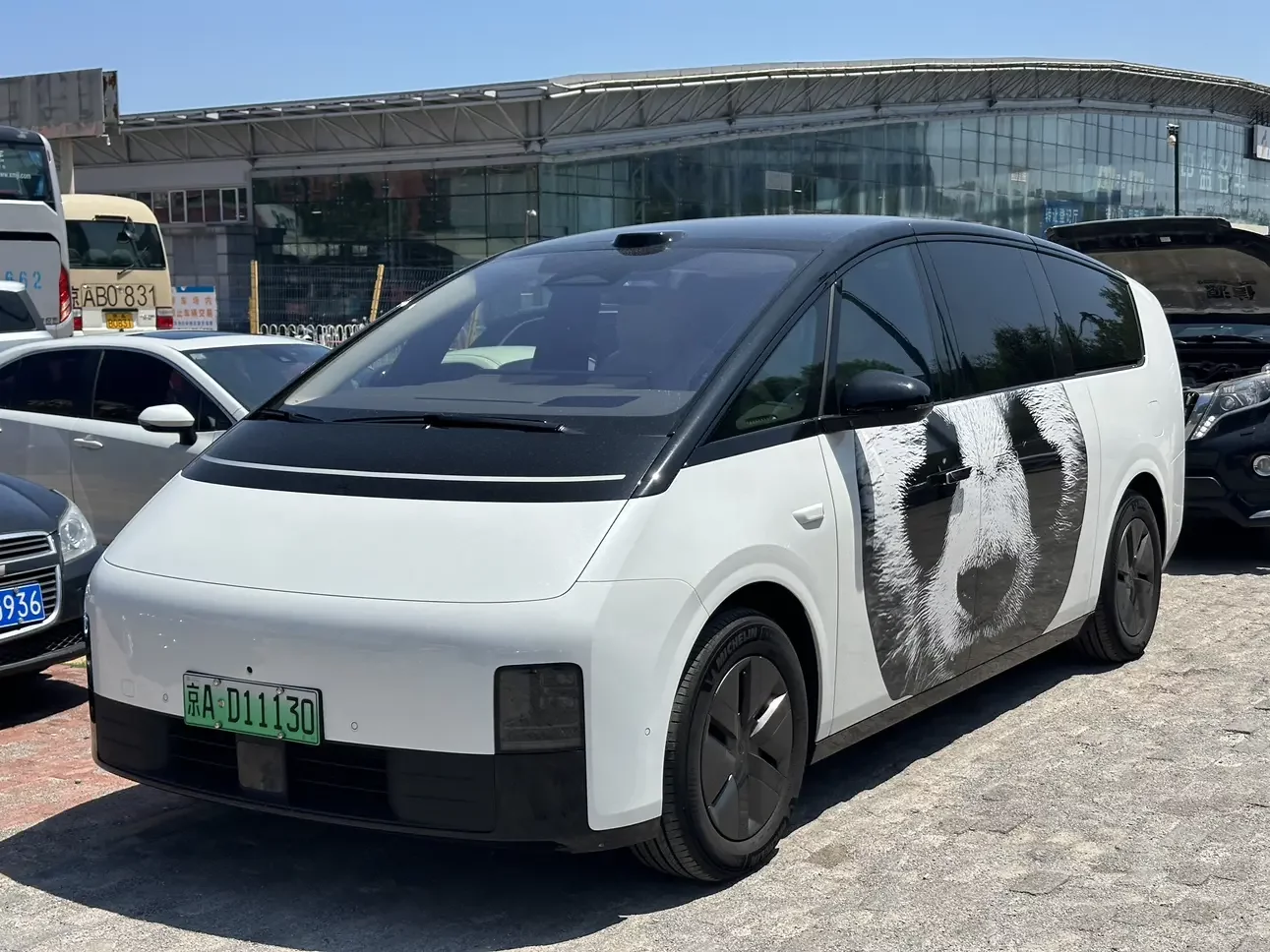 Lixiang MEGA