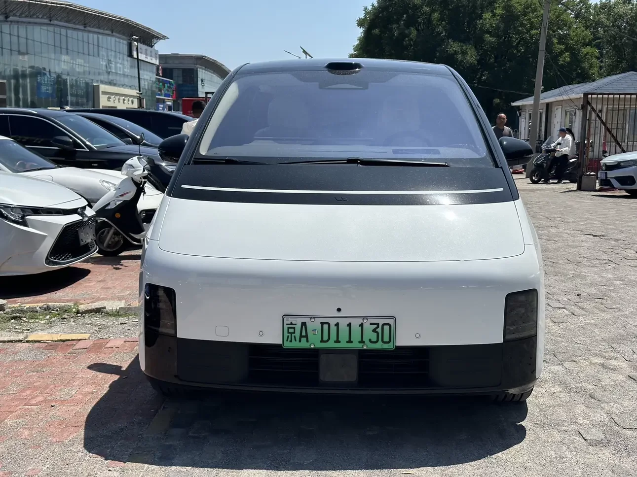 Lixiang MEGA