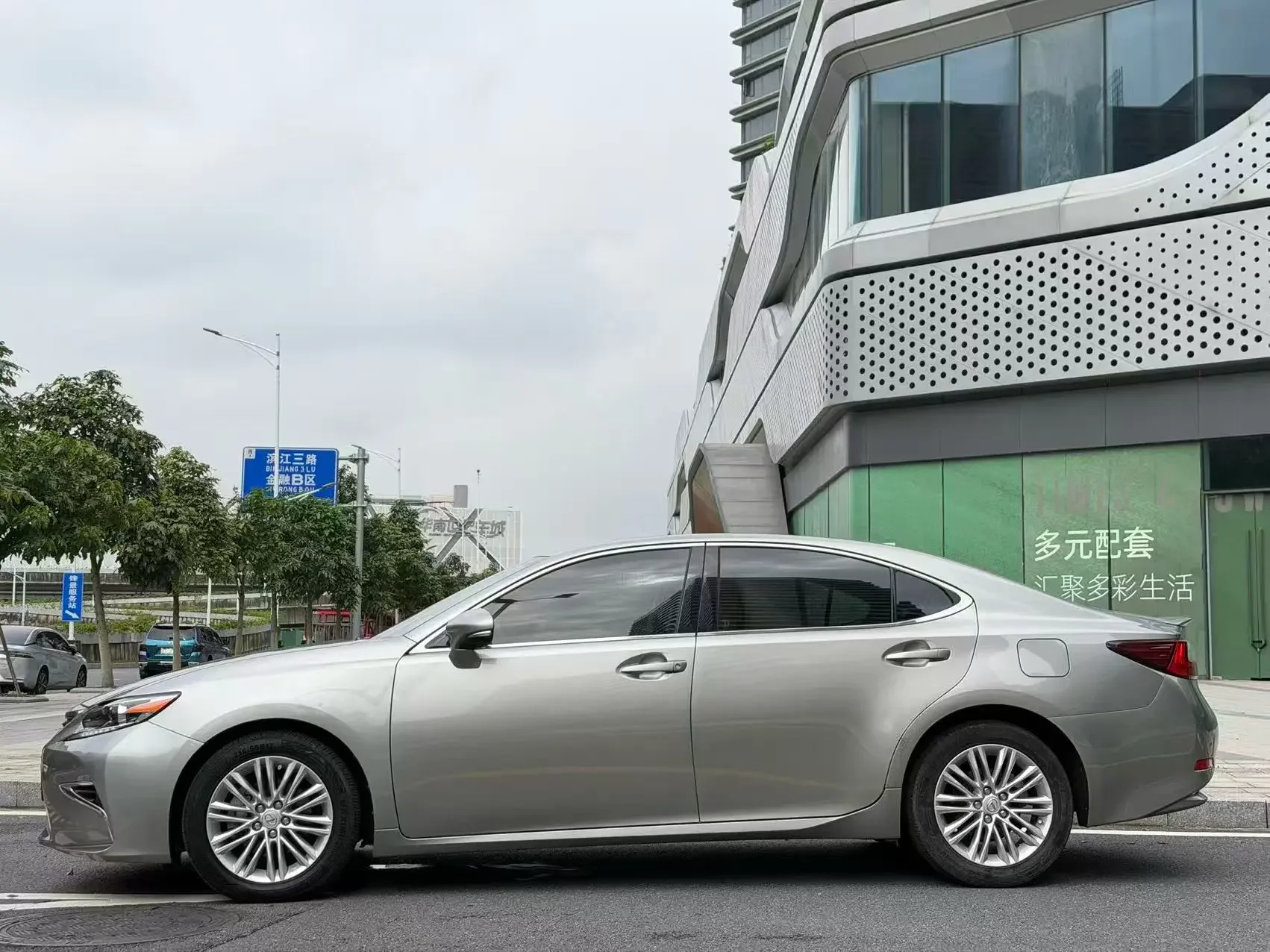 Lexus ES