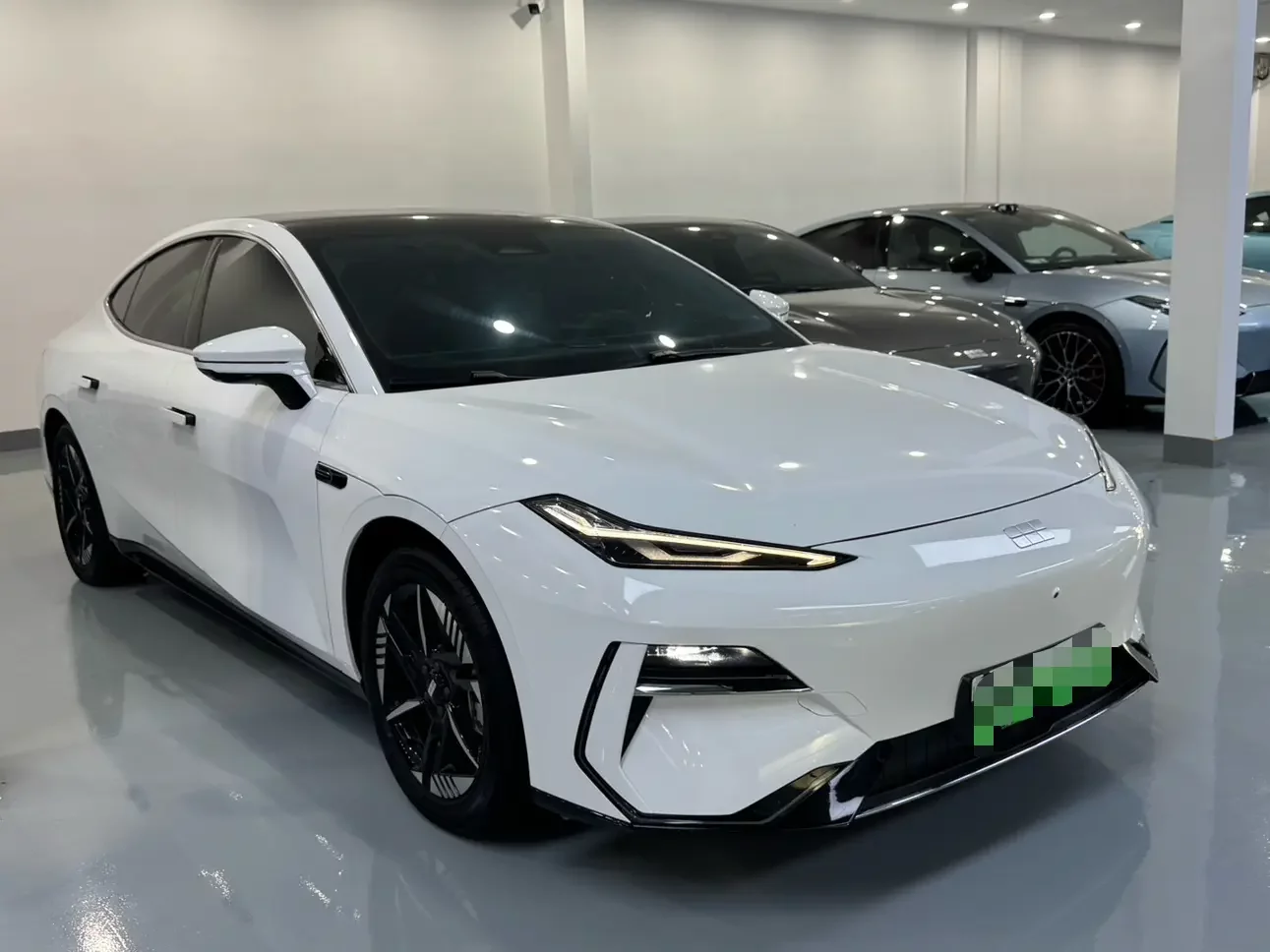 Geely Galaxy E8