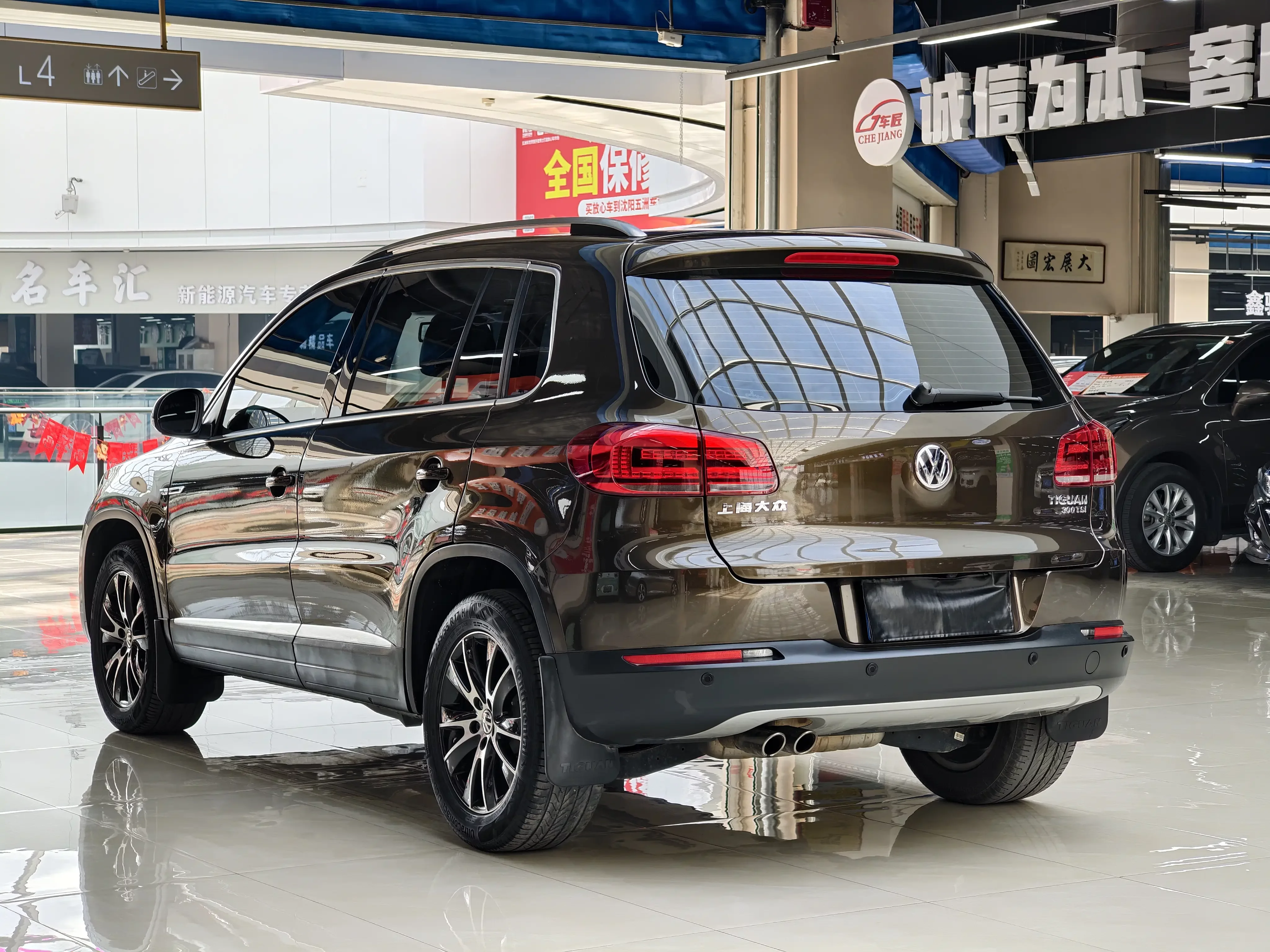 Volkswagen Tiguan (Tharu)
