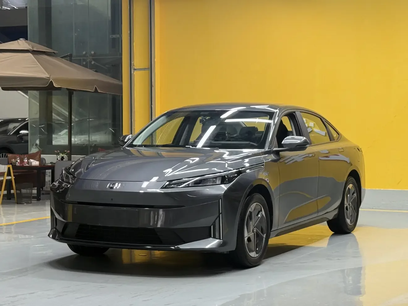 Changan Qiyuan A05  из Китая