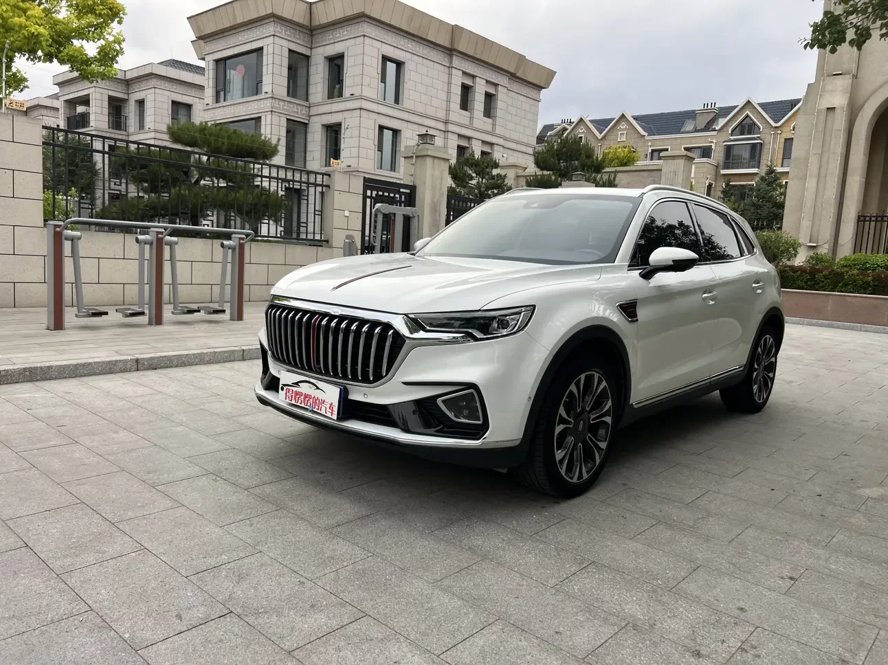 Hongqi HS5